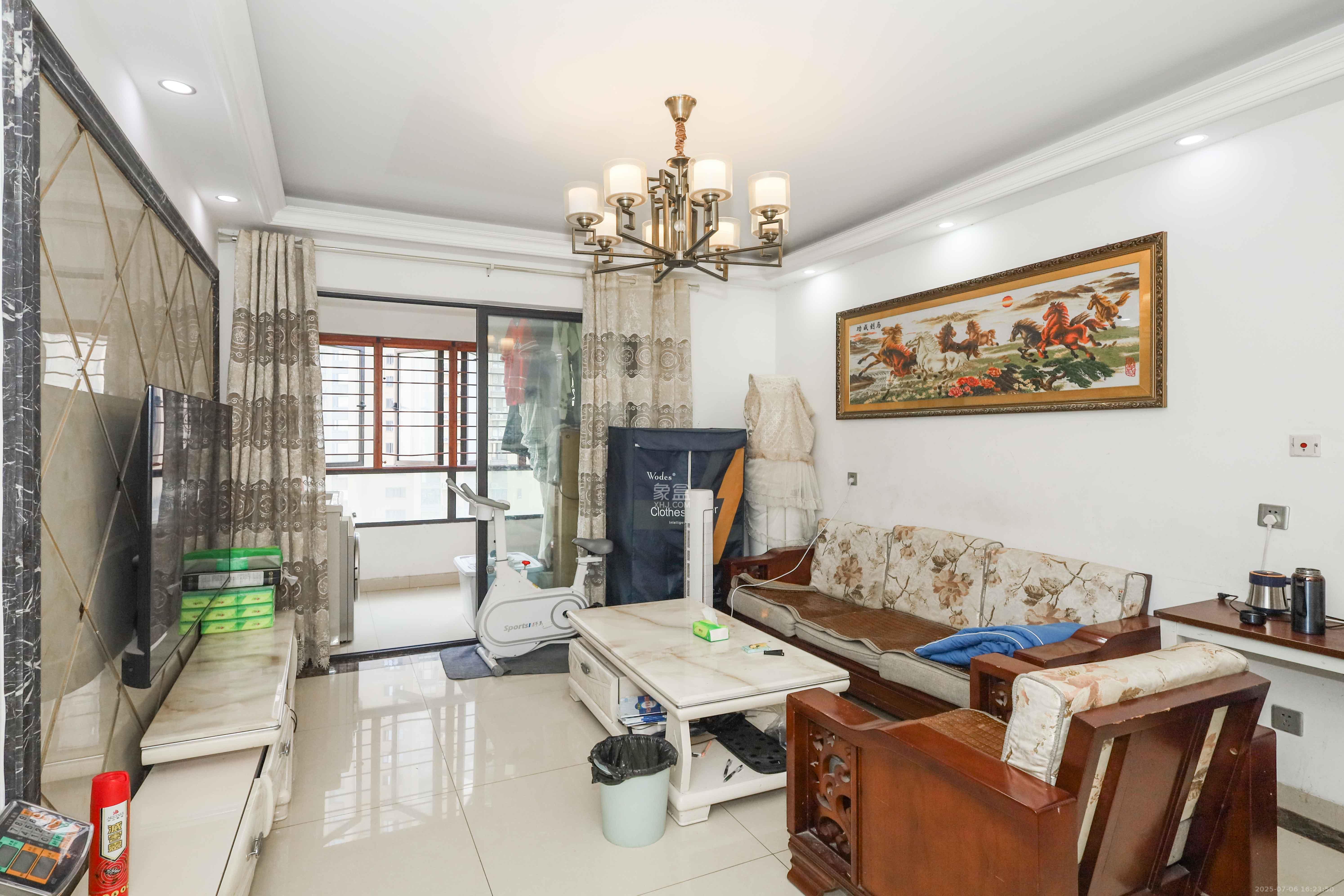 惠天然梅岭国际  3室2厅1卫    118.0万客厅