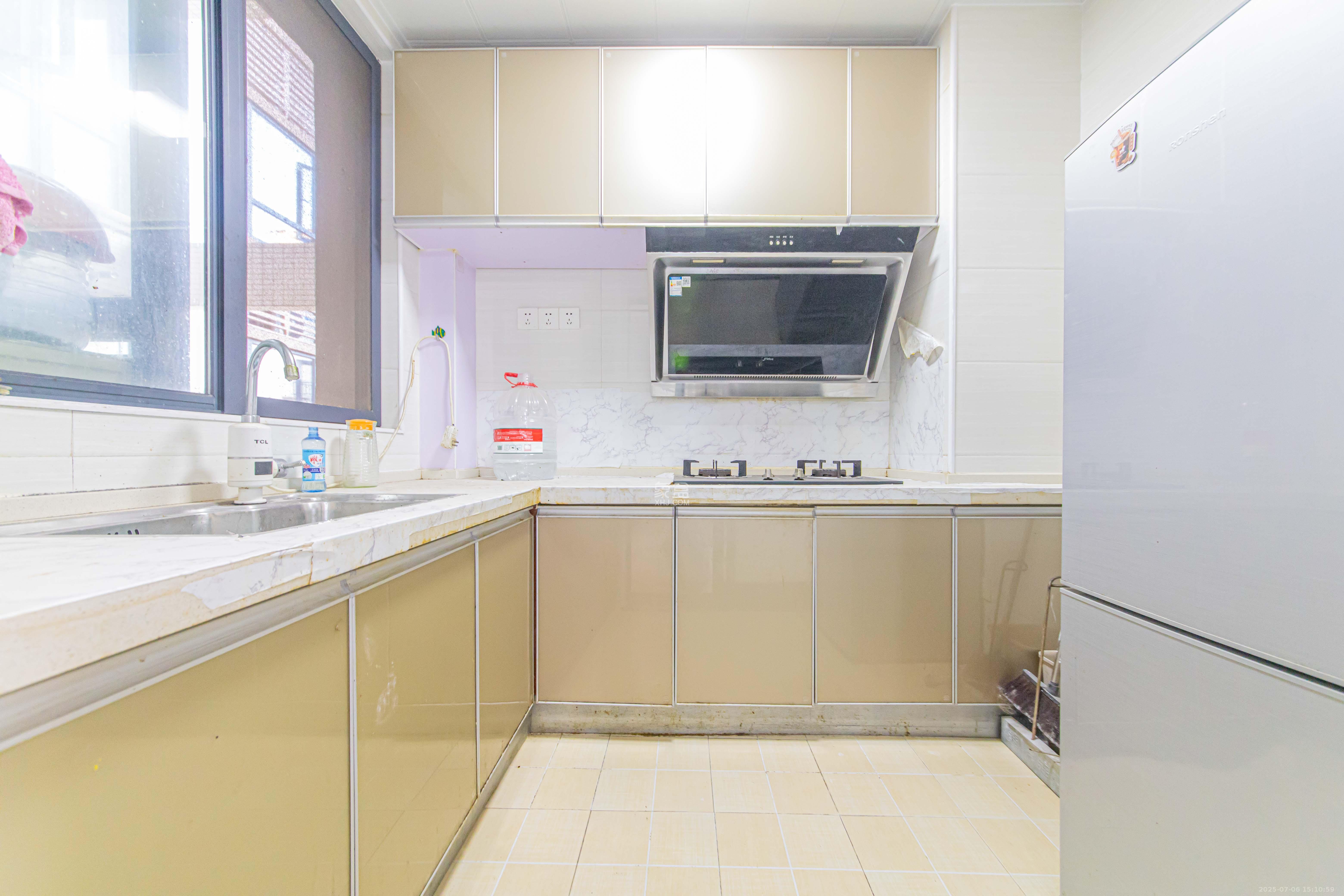 中建芙蓉嘉苑 3室2厅1卫 95.0万 中建芙蓉嘉苑 3室2厅1卫 95.0万厨房