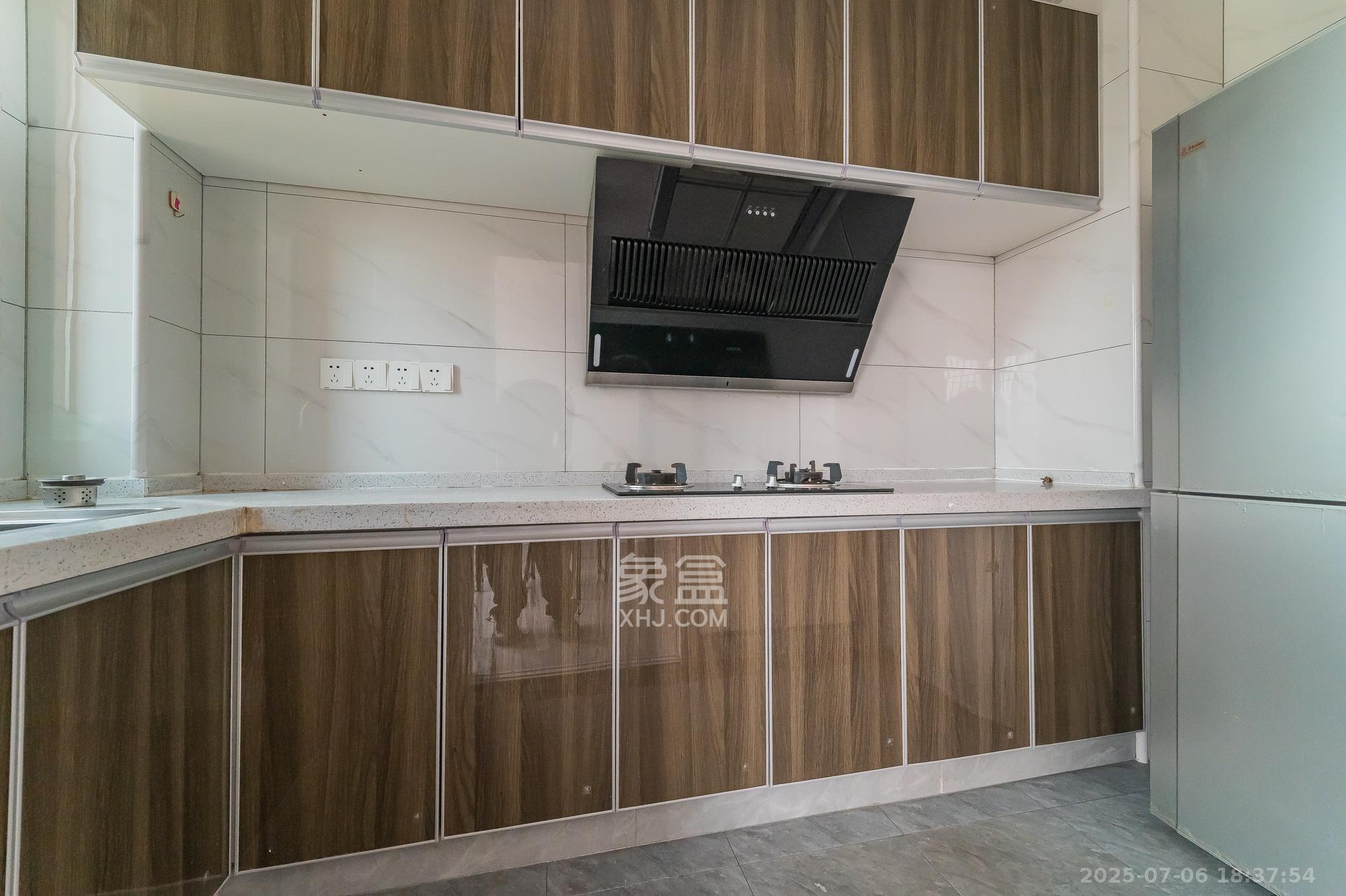 海伦春天 3室2厅1卫 67.0万 海伦春天 3室2厅1卫 67.0万厨房