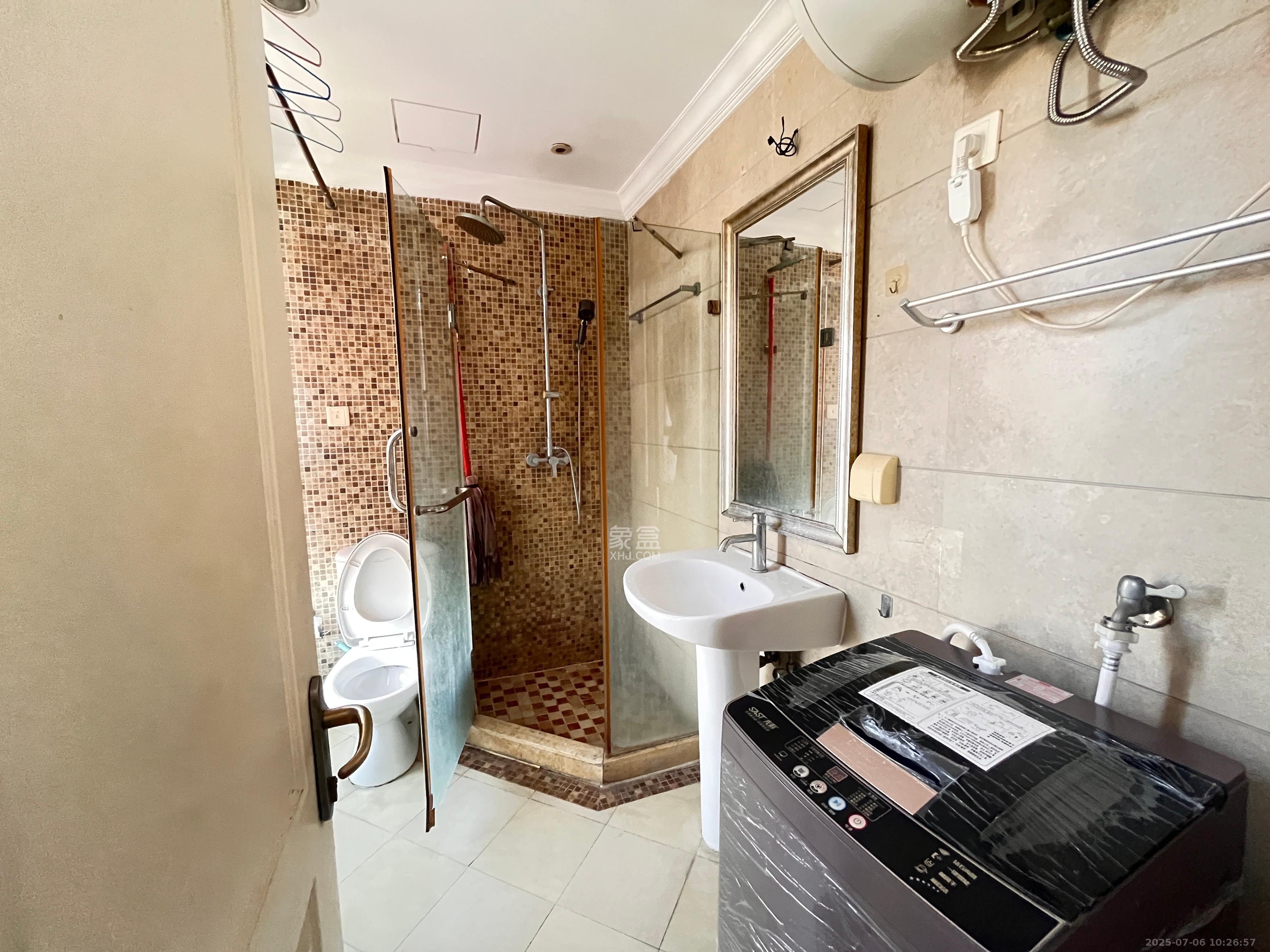 郡原广场 1室1厅1卫 2000.0元/月 郡原广场 1室1厅1卫 2000.0元/月室内图