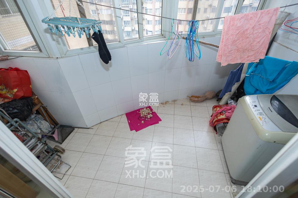 荣鑫家园  3室2厅2卫   1600.00元/月室内图
