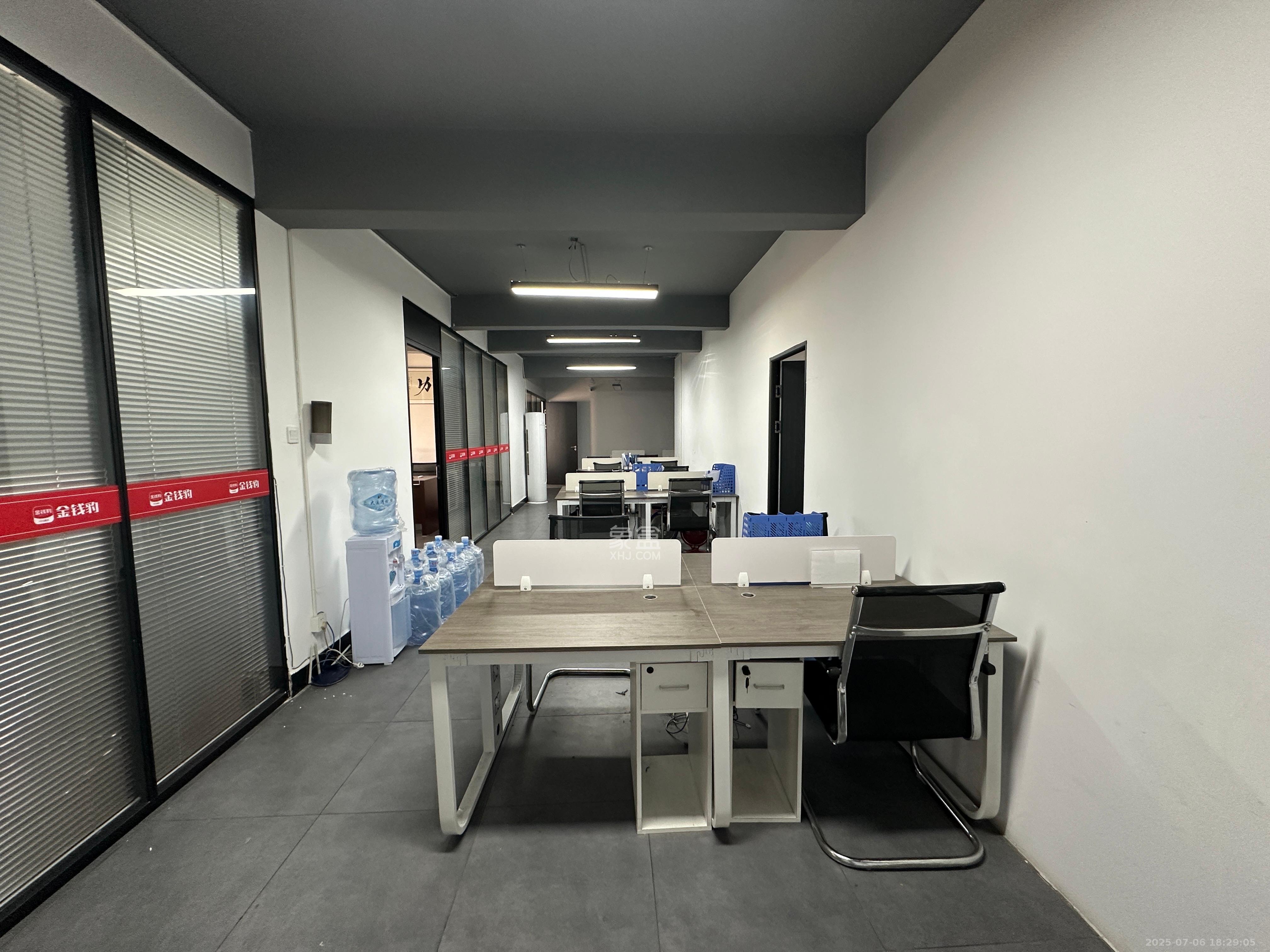 红星国际星城  1室1厅1卫    4500.0元/月 红星国际星城  1室1厅1卫    4500.0元/月室内图