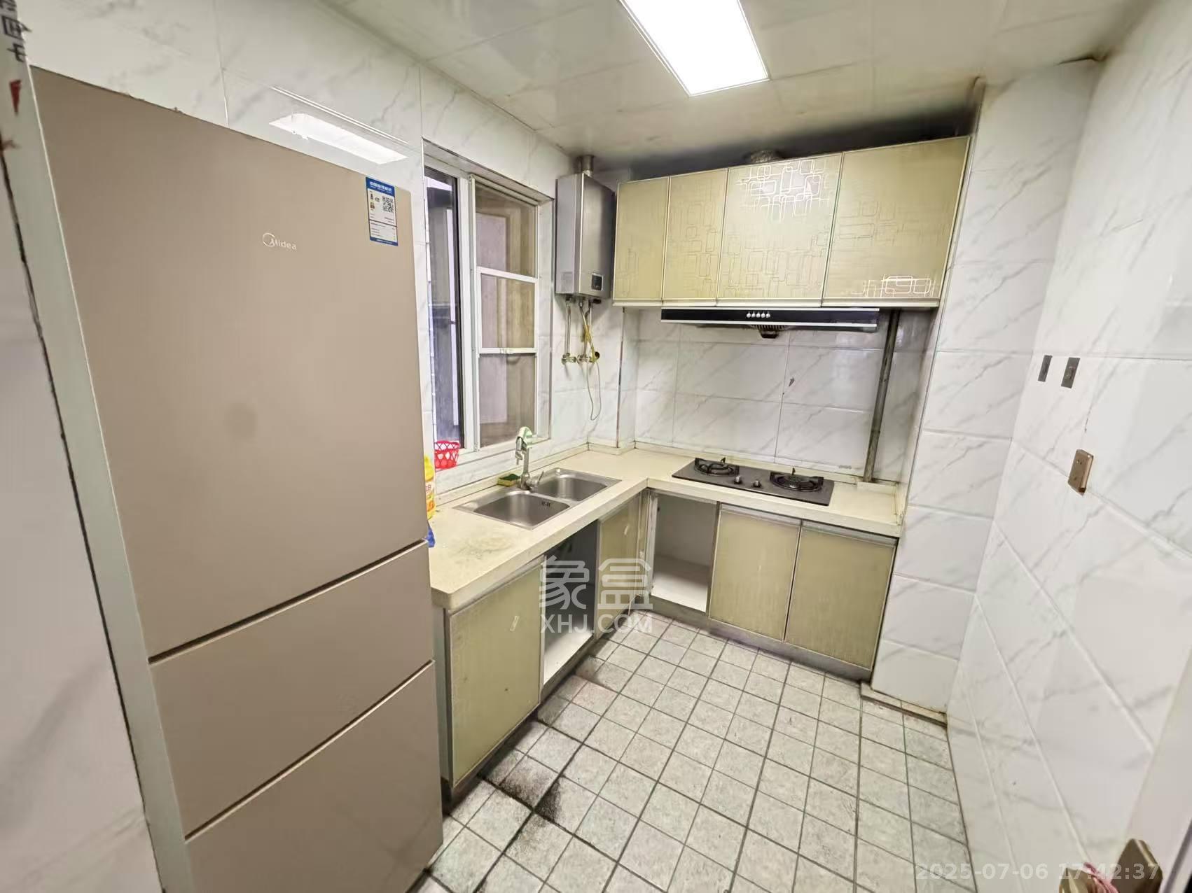 荣盛花语城  3室2厅1卫    1800.0元/月室内图