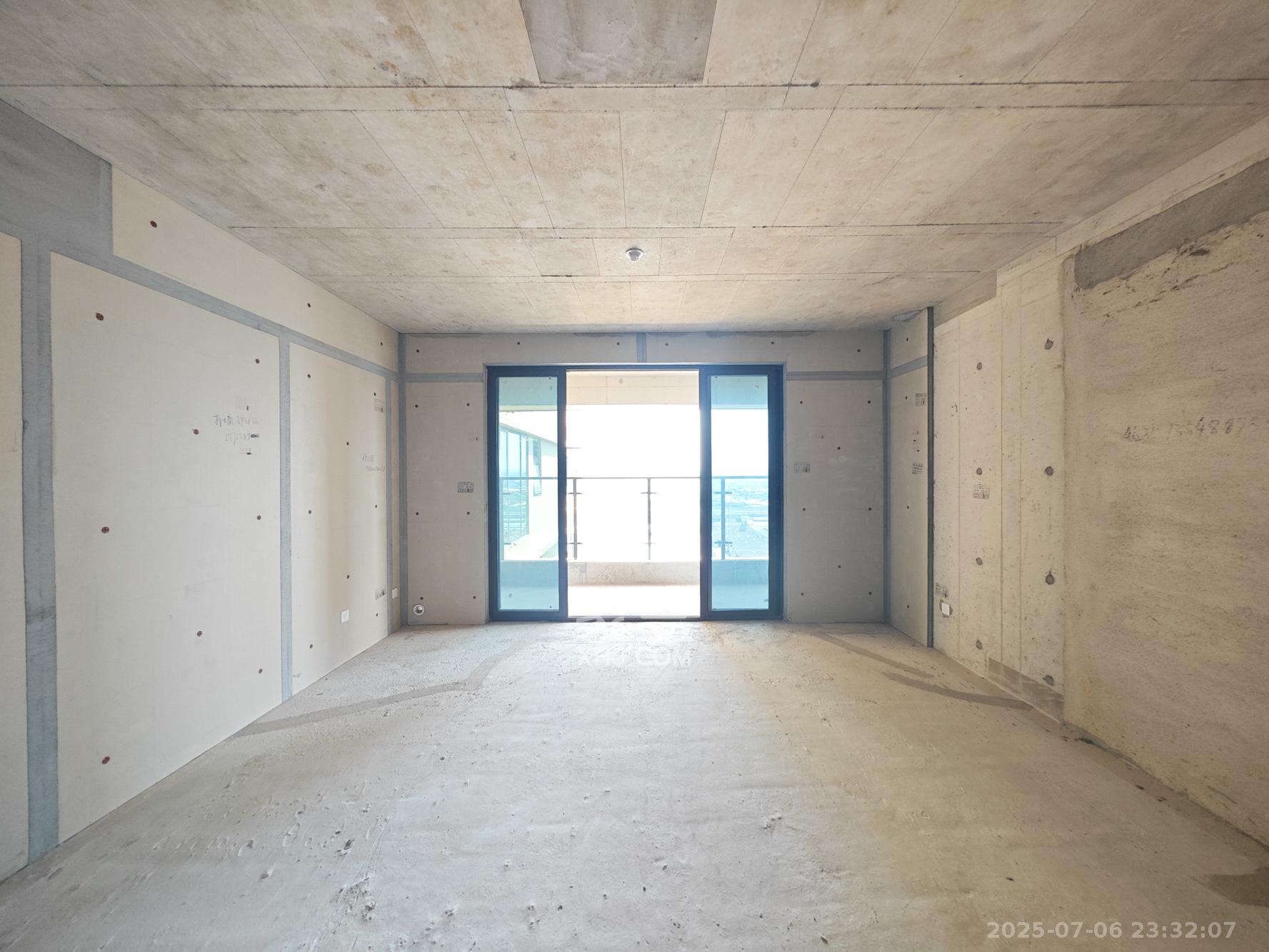 会展三润城 4室2厅2卫 138.0万 会展三润城 4室2厅2卫 138.0万客厅