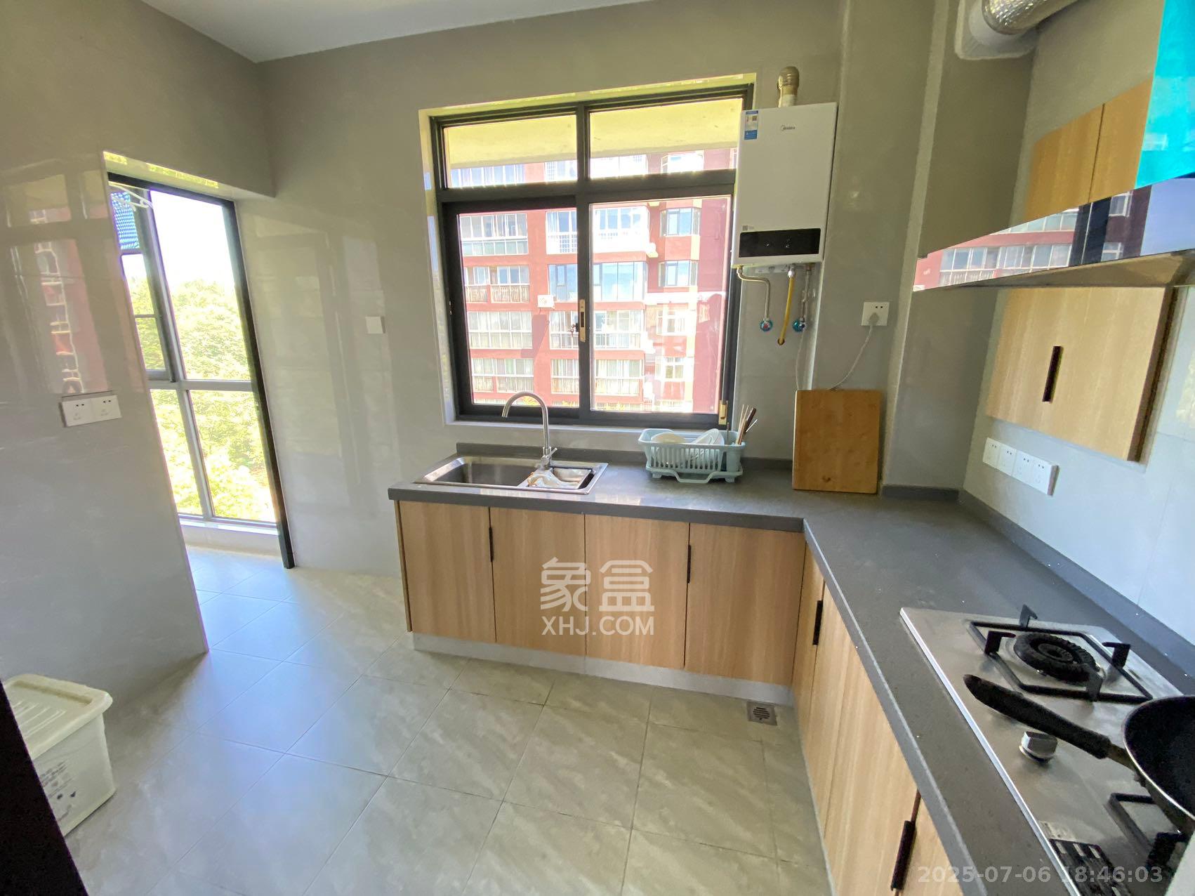 学府华庭 4室2厅2卫 3200.0元/月 学府华庭 4室2厅2卫 3200.0元/月室内图