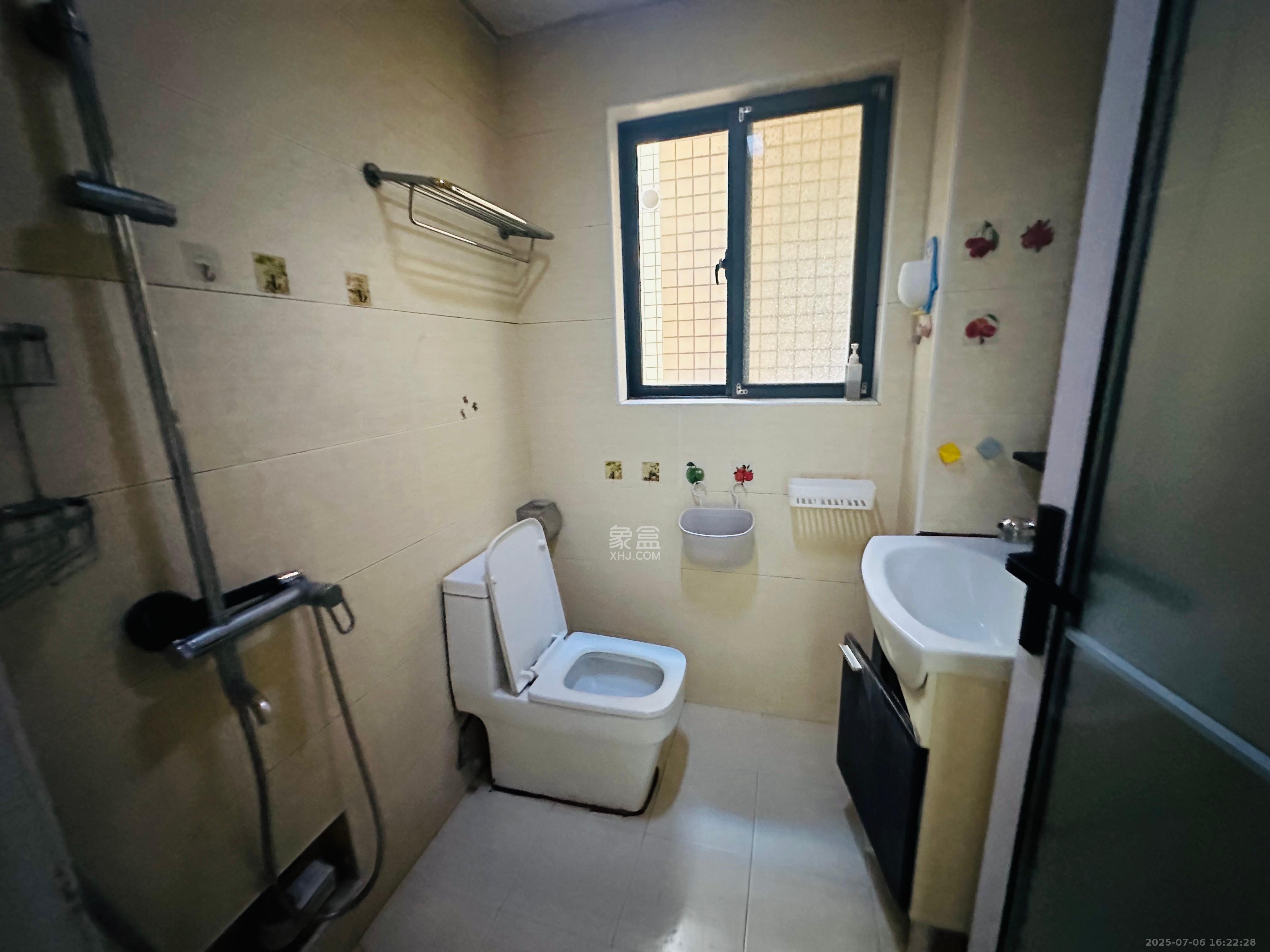 锦湘国际星城三期(锦绣苑) 3室2厅2卫 2400.0元/月 锦湘国际星城三期(锦绣苑) 3室2厅2卫 2400.0元/月室内图