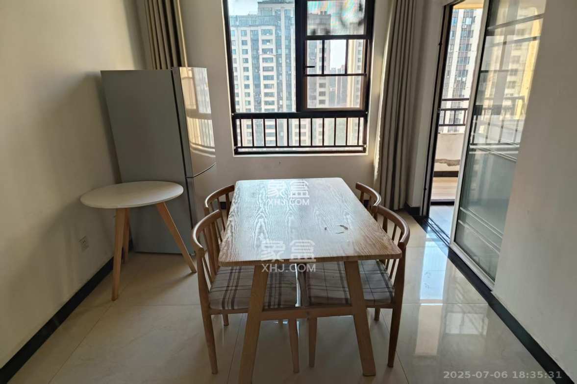 惠天然梅岭国际  3室2厅2卫    2600.0元/月 惠天然梅岭国际  3室2厅2卫    2600.0元/月室内图1