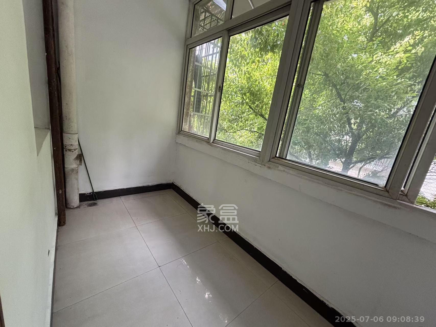 桂花路铁建宿舍  2室1厅1卫    1500.0元/月 桂花路铁建宿舍  2室1厅1卫    1500.0元/月室内图