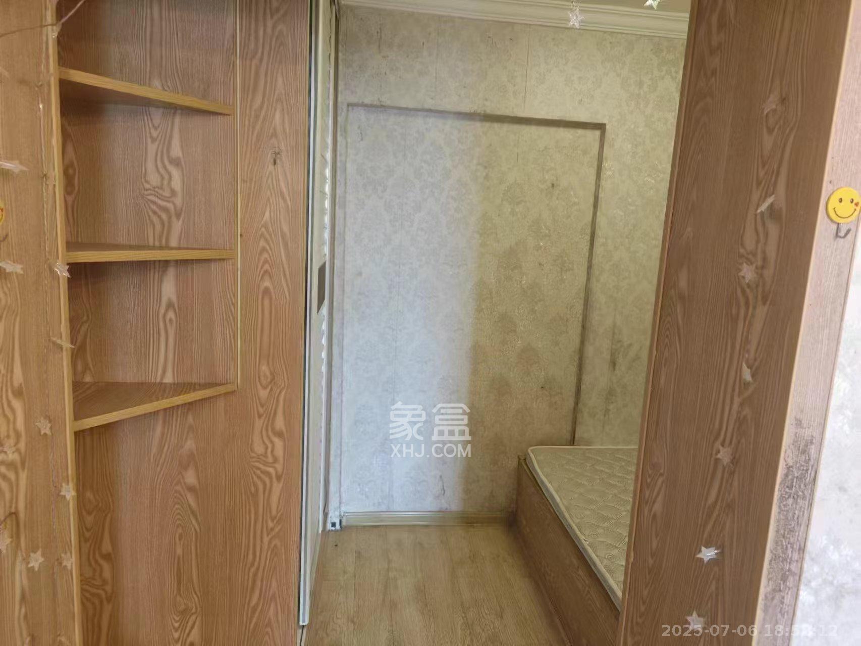 金色loft（鑫秋大厦）  1室2厅2卫   1800.00元/月室内图