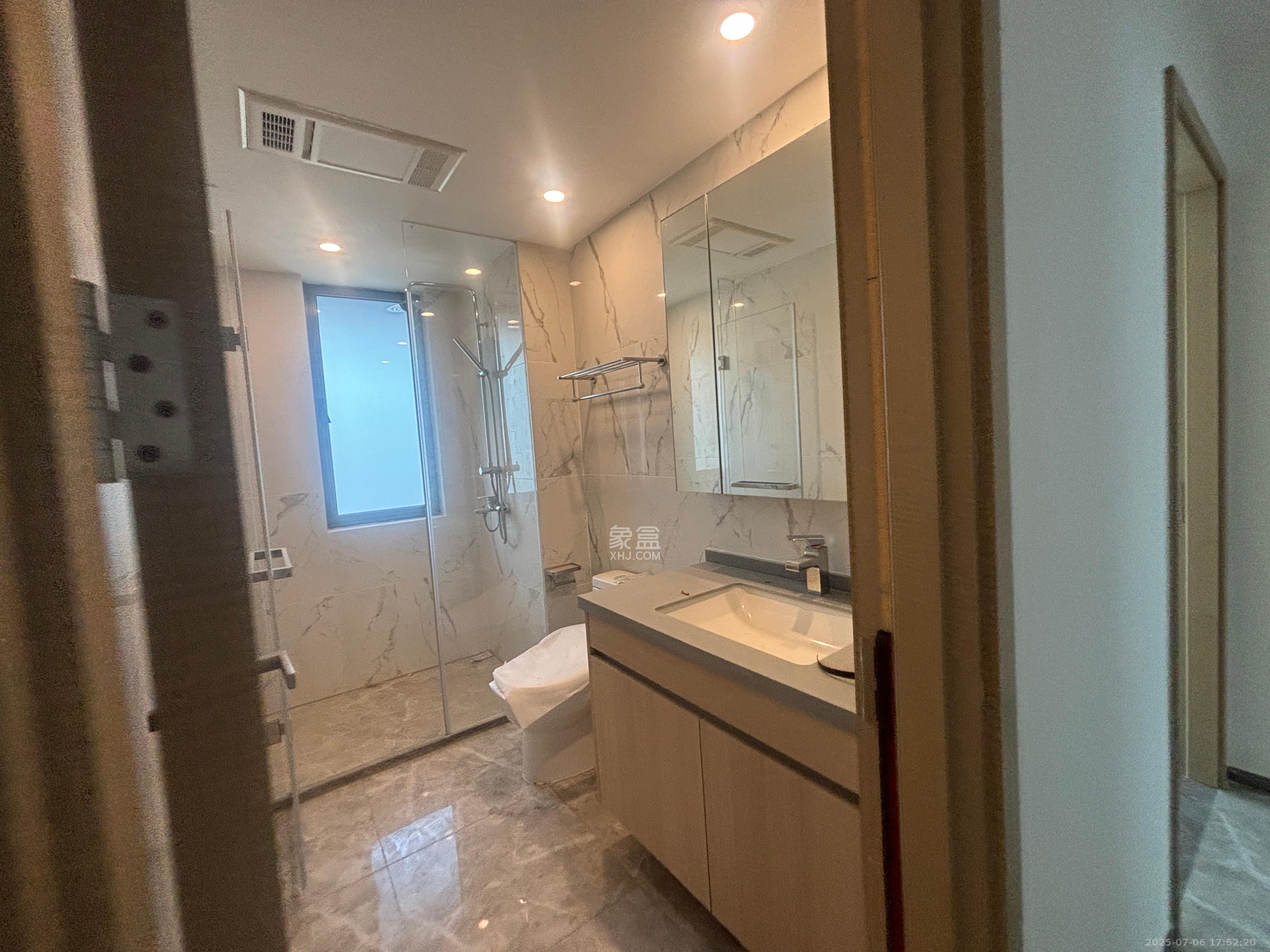 复地滨江金融中心  4室2厅2卫    7000.0元/月 复地滨江金融中心  4室2厅2卫    7000.0元/月室内图