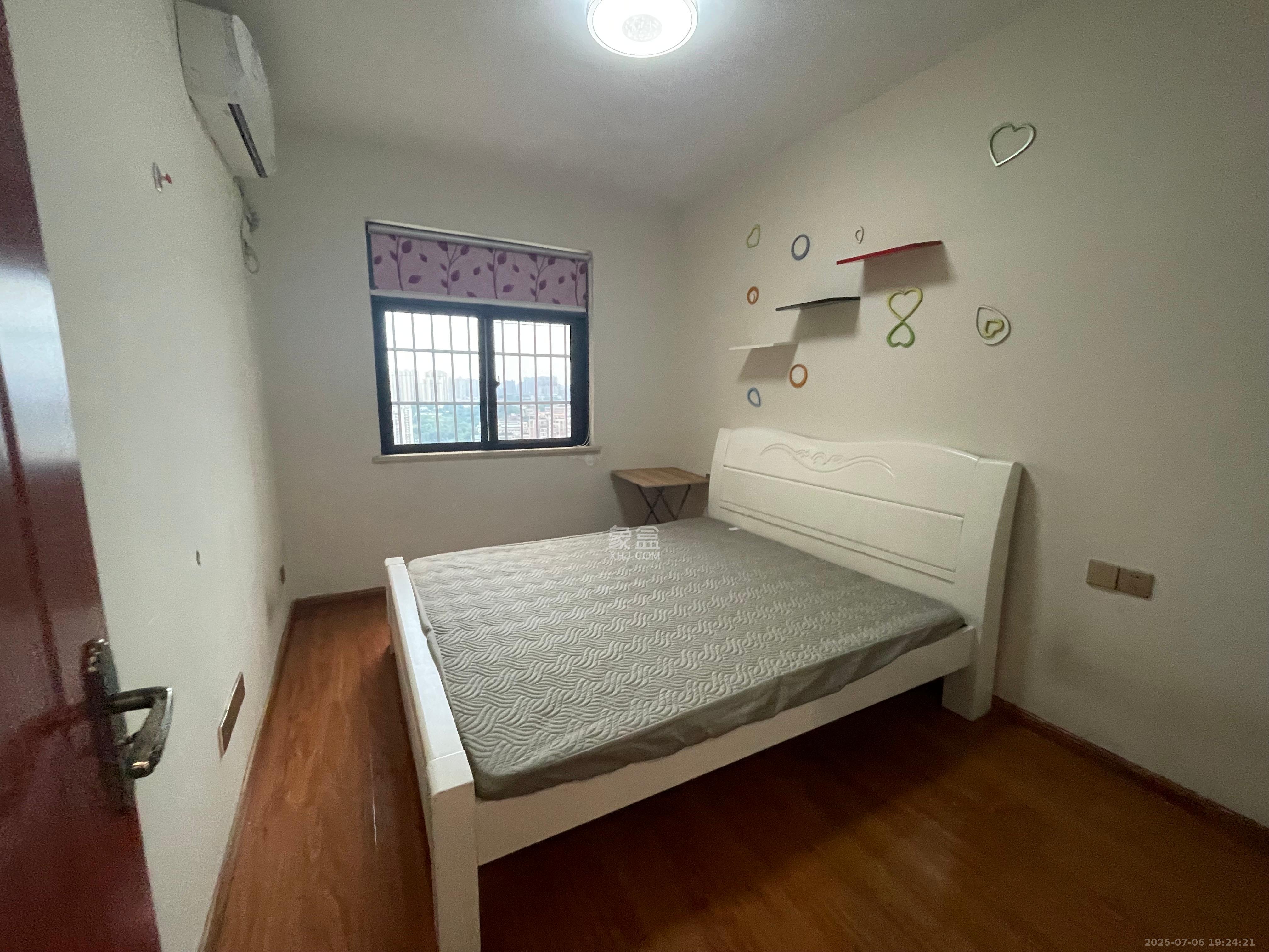 景塘家园  1室2厅1卫   2500.00元/月室内图