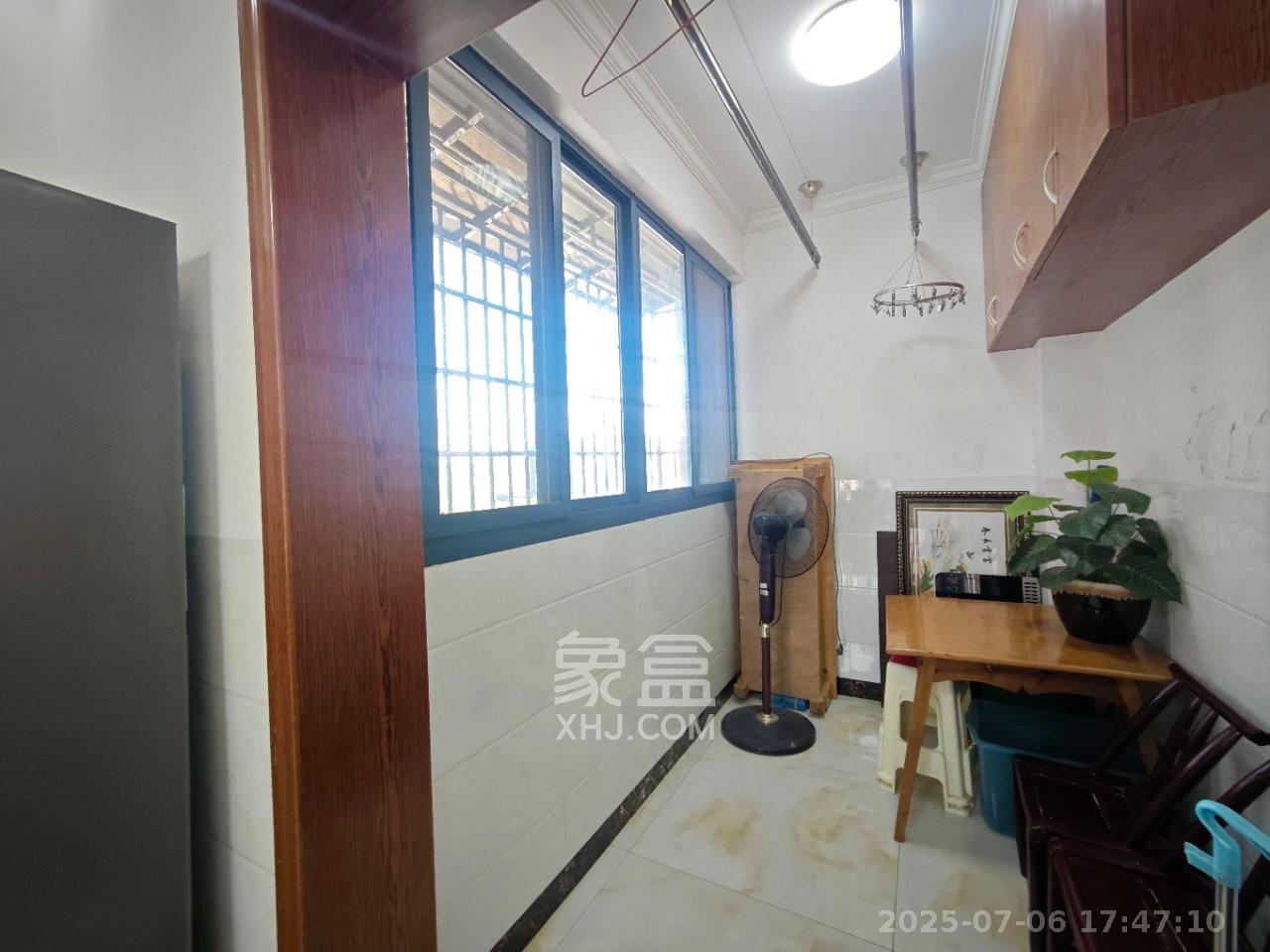 嘉顺苑 3室2厅2卫 2700.0元/月 嘉顺苑 3室2厅2卫 2700.0元/月室内图