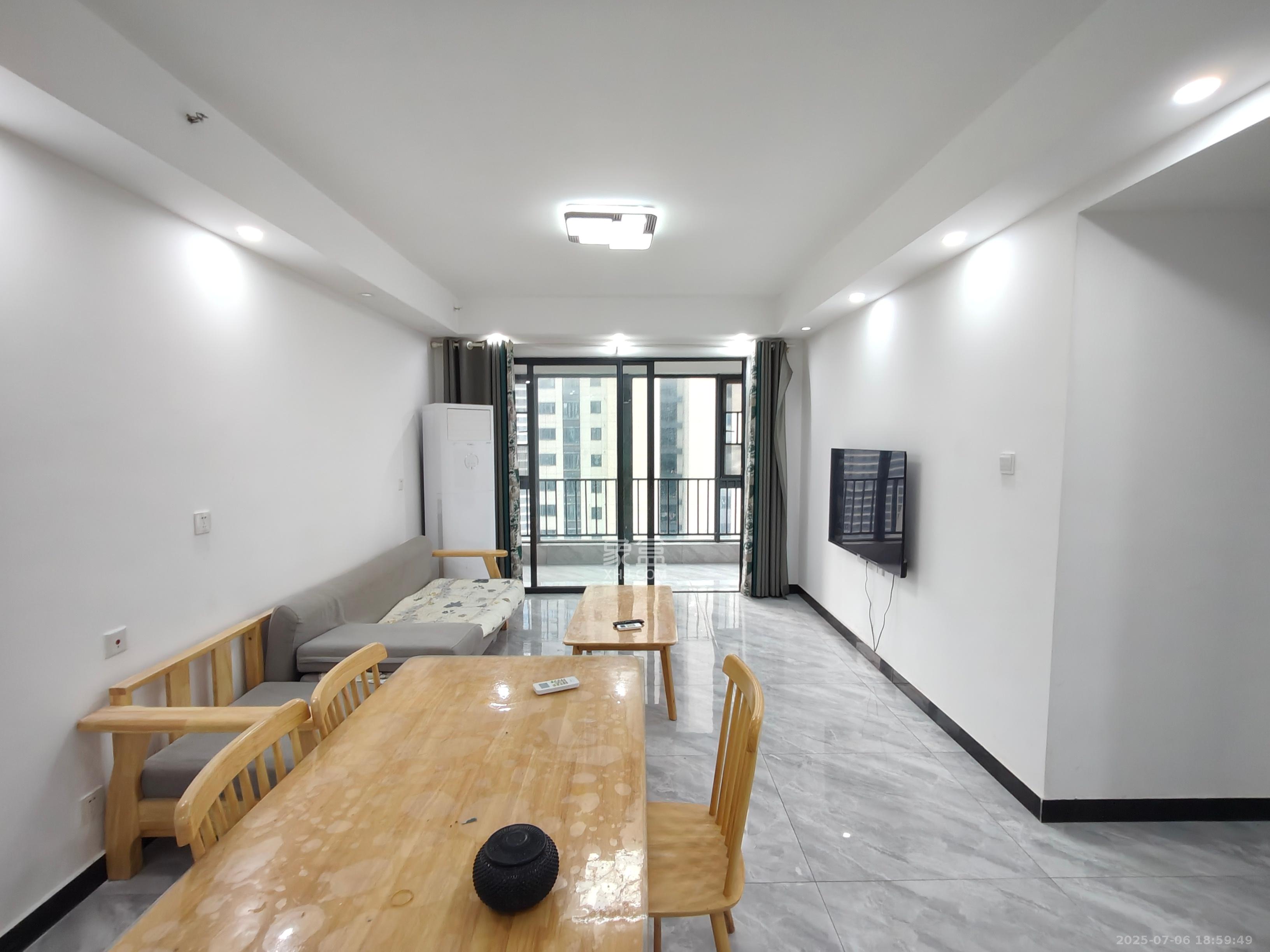 南山梅溪一方  3室2厅2卫   2600.00元/月室内图