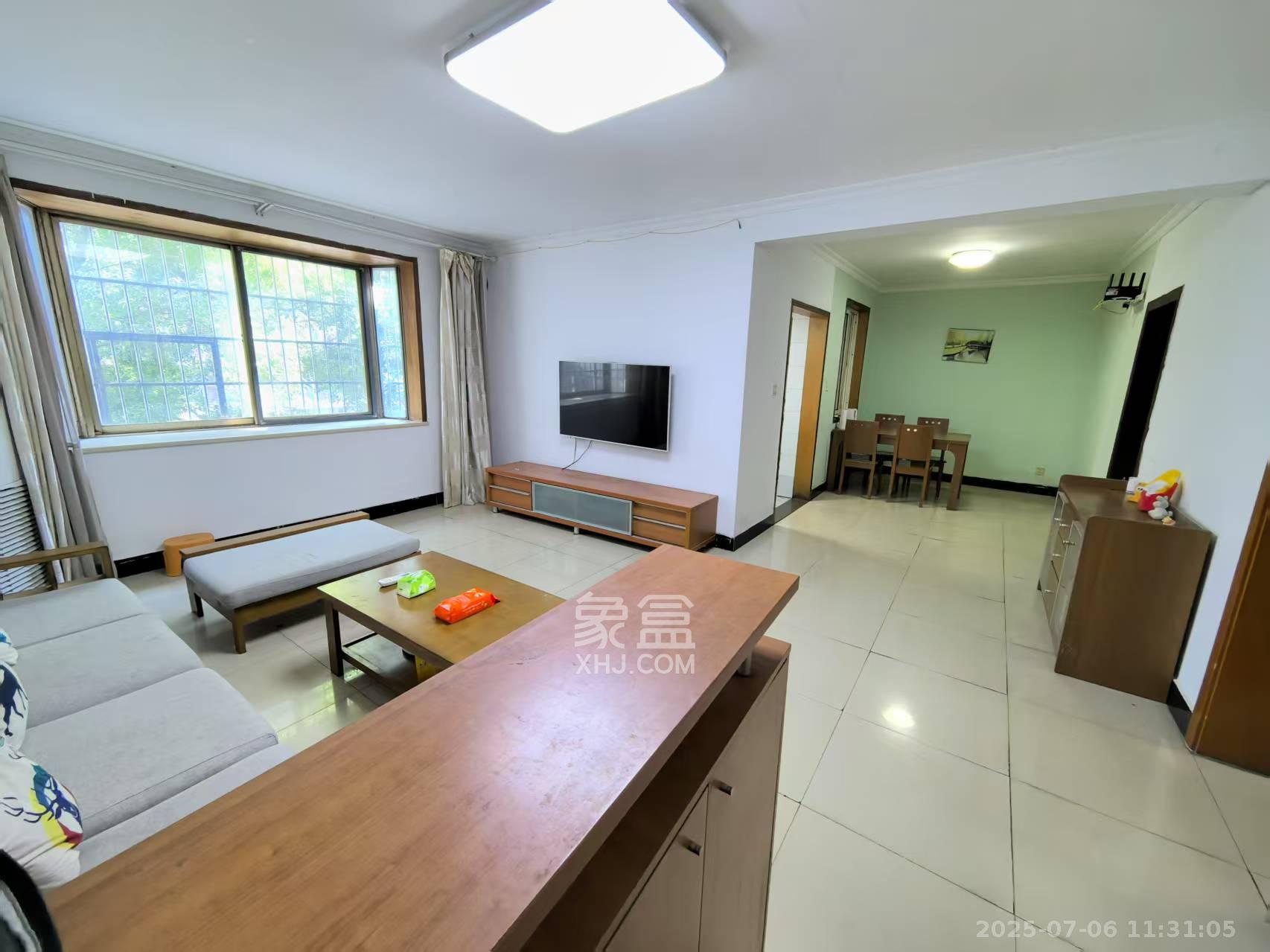 东南明苑 3室2厅2卫 2600.0元/月 东南明苑 3室2厅2卫 2600.0元/月室内图