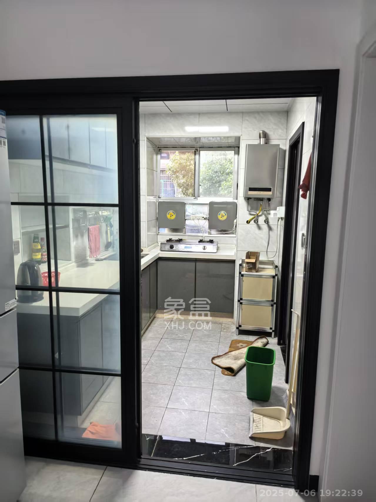 望月湖小区九片  2室2厅1卫    2200.0元/月