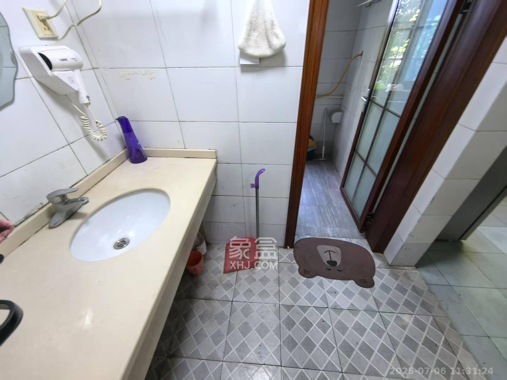 东南明苑 3室2厅2卫 2600.0元/月 东南明苑 3室2厅2卫 2600.0元/月室内图