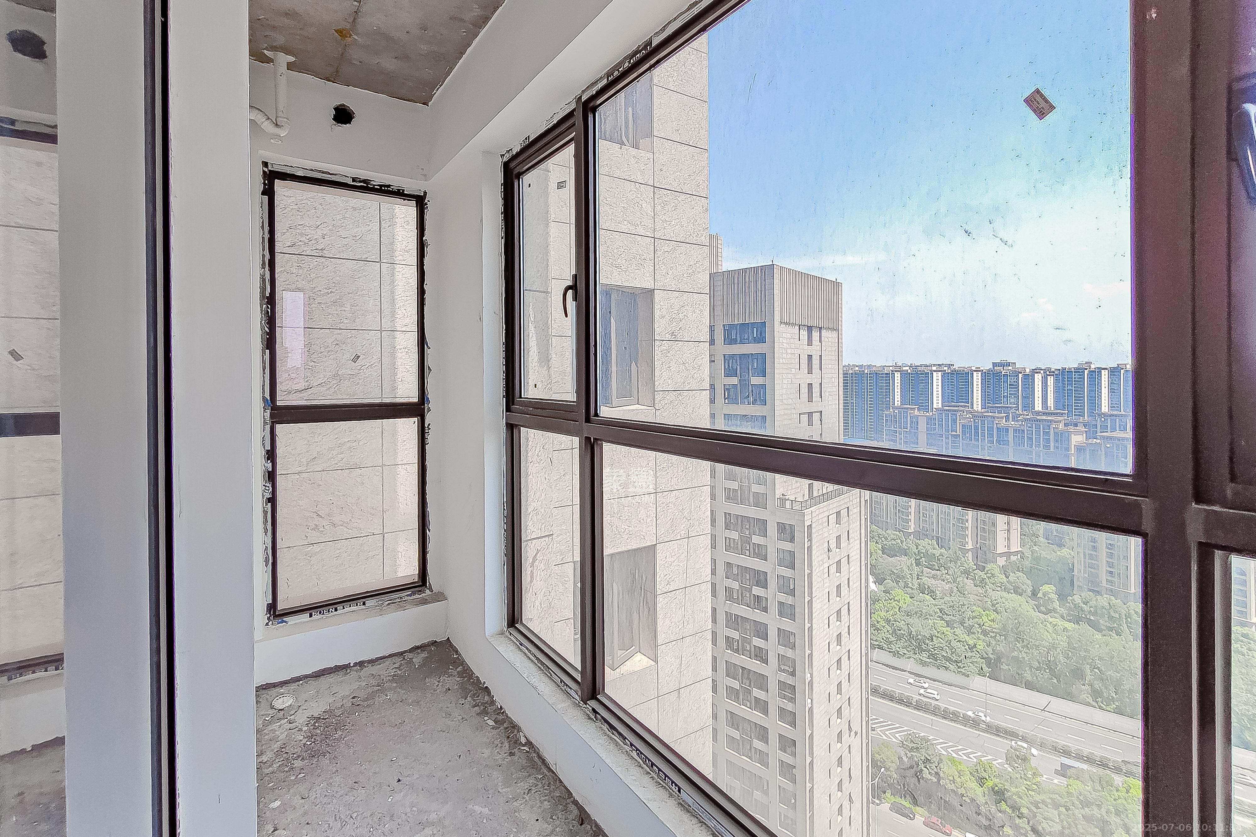 明昇壹城(明昇时代广场)二期 4室2厅2卫 209.8万 明昇壹城(明昇时代广场)二期 4室2厅2卫 209.8万阳台