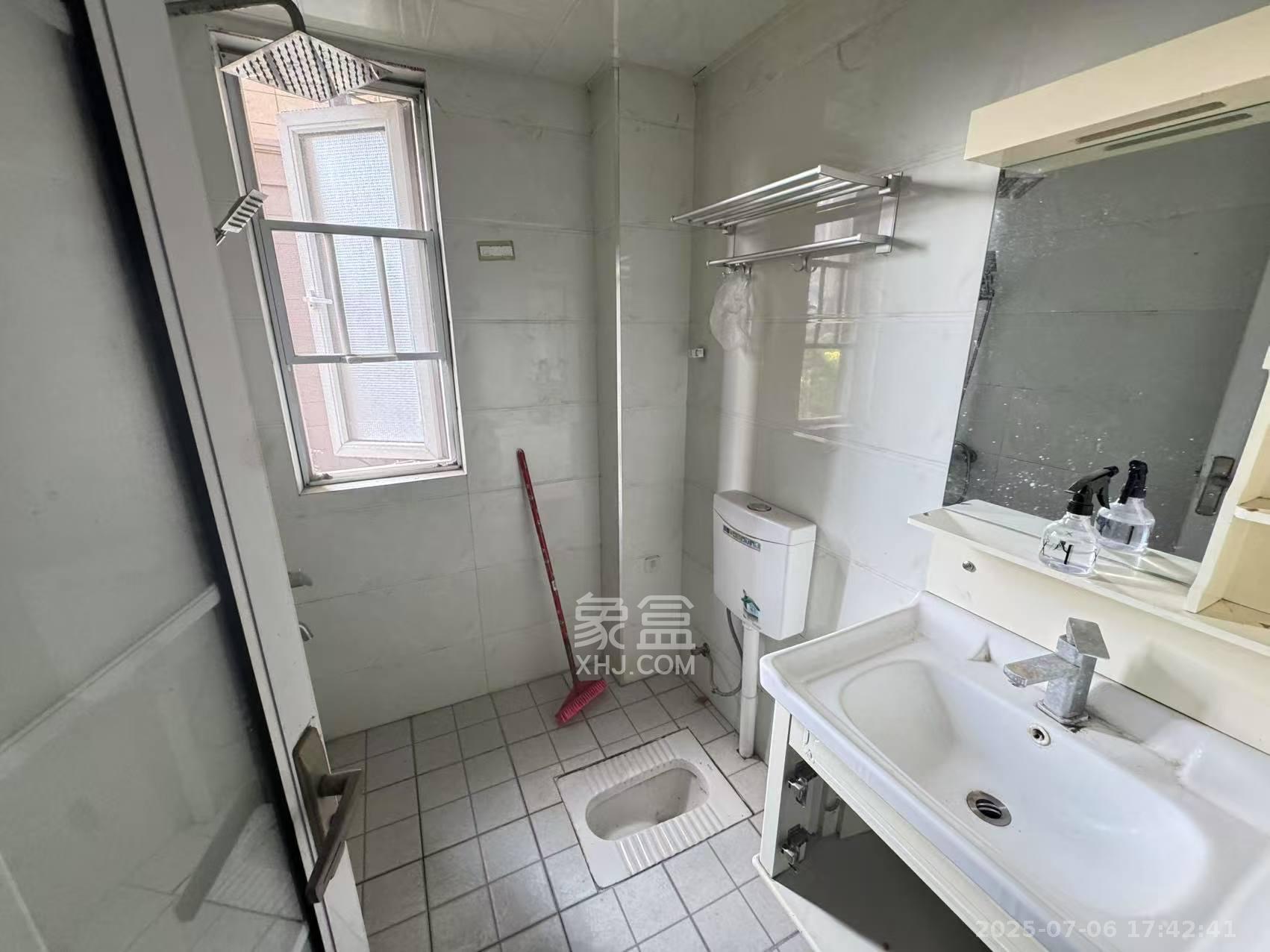 荣盛花语城  3室2厅1卫    1800.0元/月室内图