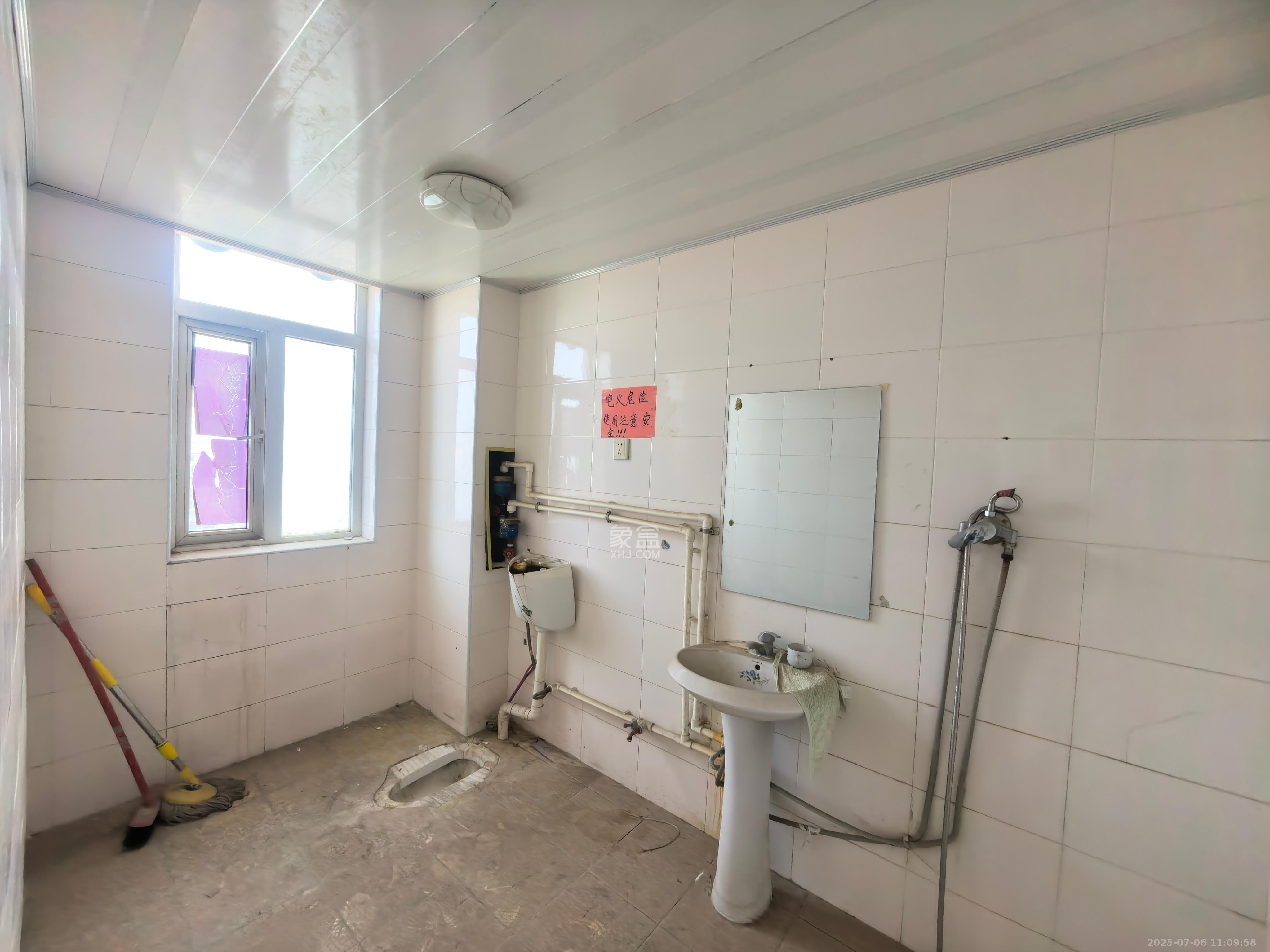 长沙市国土局宿舍（泰来居）  4室2厅2卫    4500.0元/月室内图