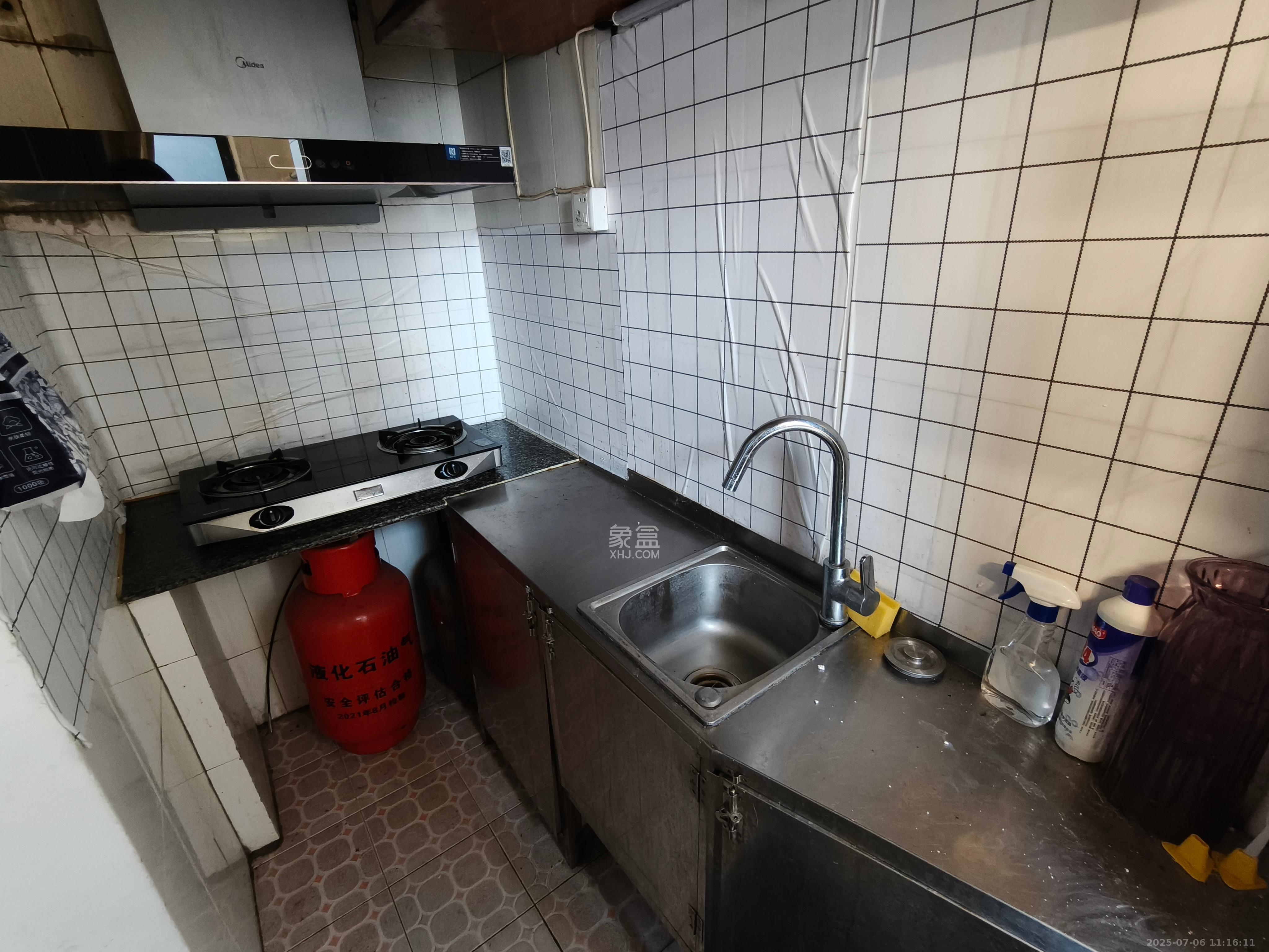 寿星街社区  1室1厅1卫    1300.0元/月 寿星街社区  1室1厅1卫    1300.0元/月室内图