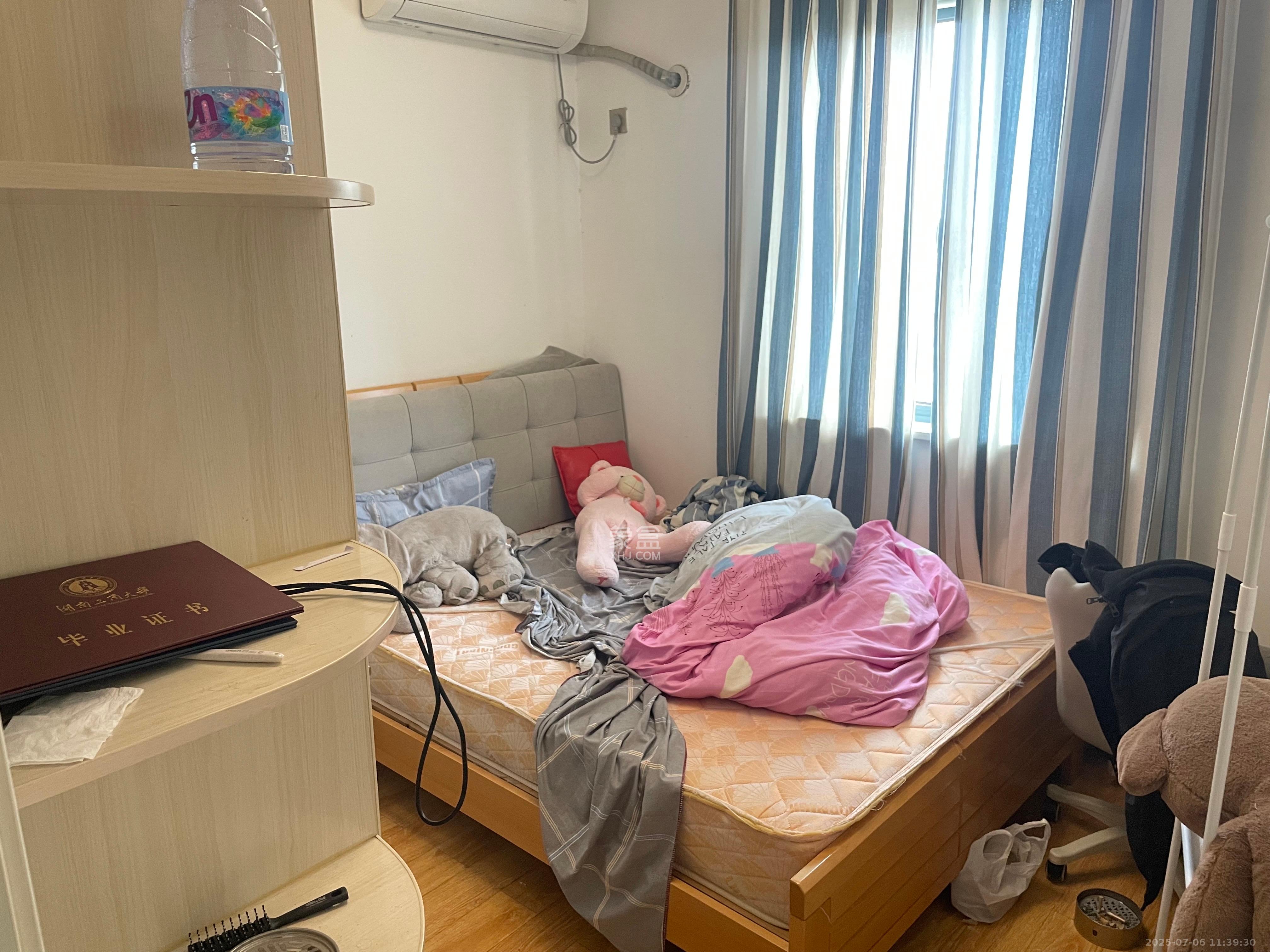 荣盛花语书苑  3室2厅2卫    2900.0元/月室内图