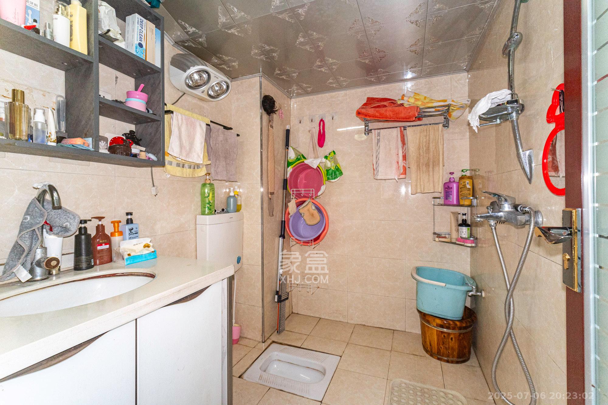 金鹰机电大市场 6室5厅3卫 119.8万 金鹰机电大市场 6室5厅3卫 119.8万卫生间