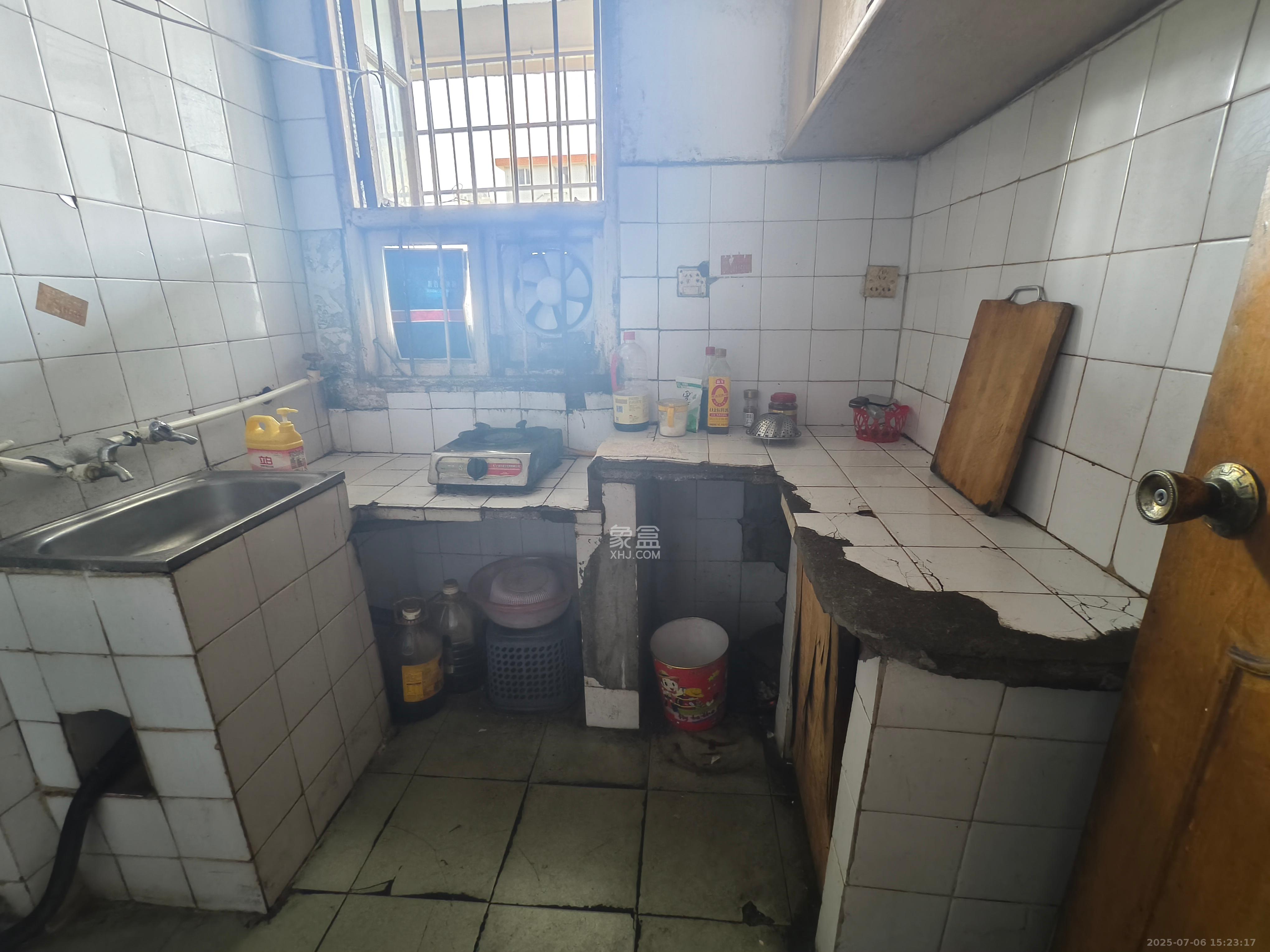 五一东村  3室0厅1卫    800.0元/月 五一东村  3室0厅1卫    800.0元/月