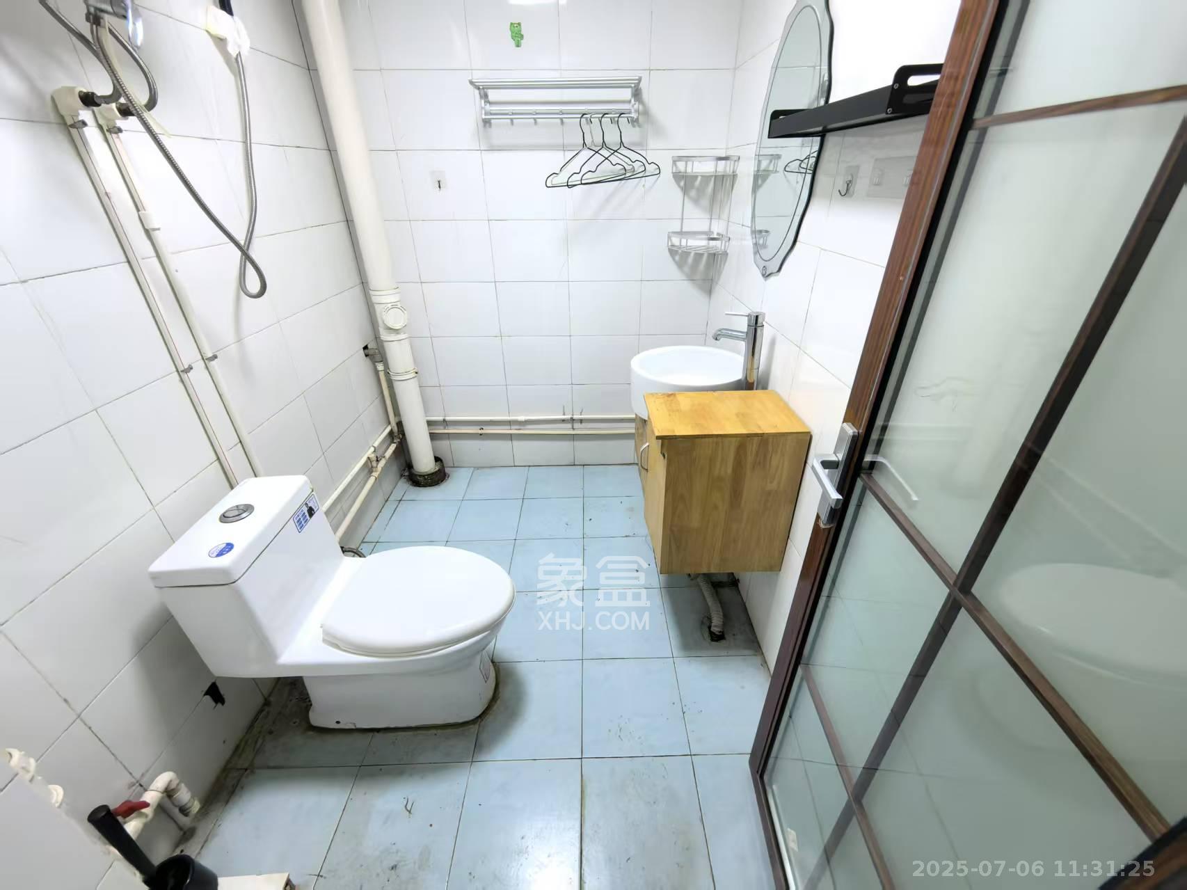 东南明苑 3室2厅2卫 2600.0元/月 东南明苑 3室2厅2卫 2600.0元/月室内图