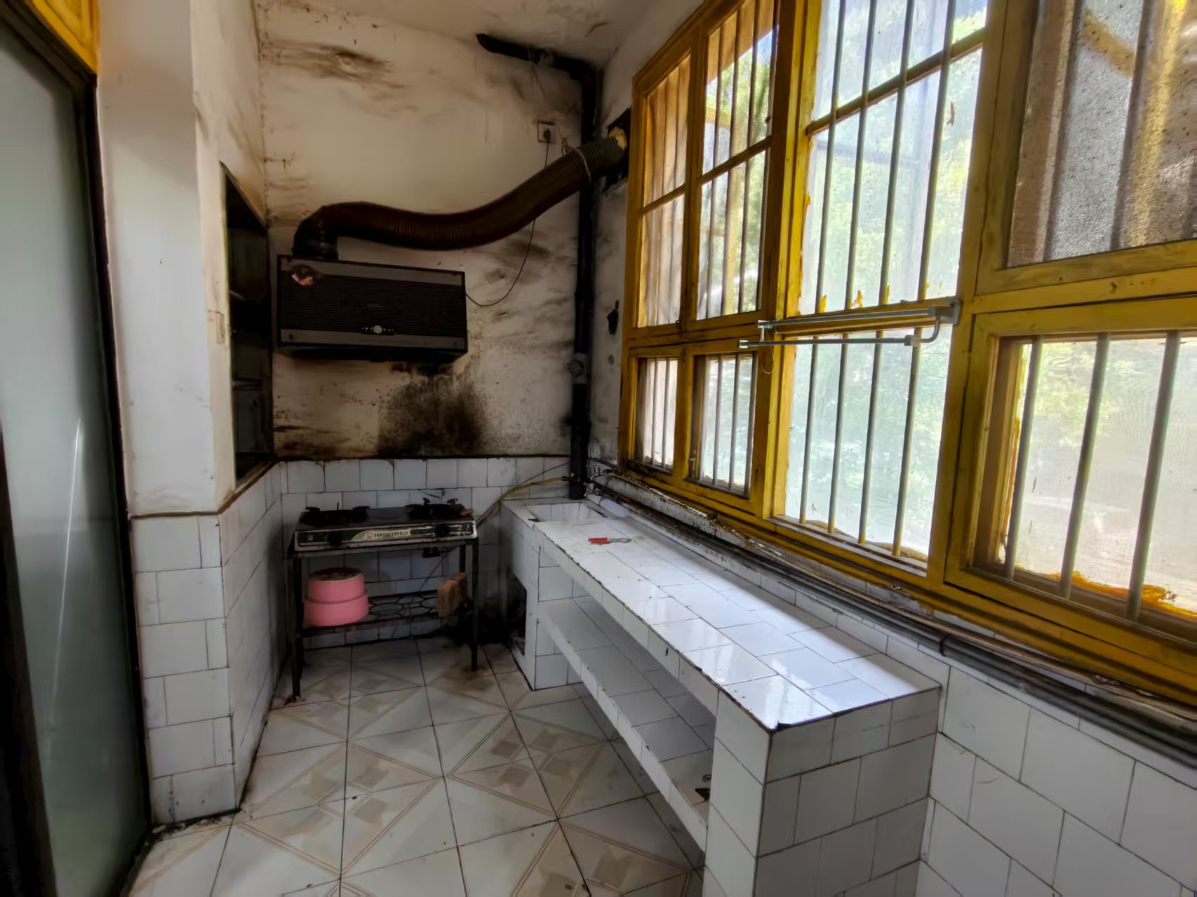 娄底技师学院家属院 4室1厅1卫 1200.0元/月 娄底技师学院家属院 4室1厅1卫 1200.0元/月室内图