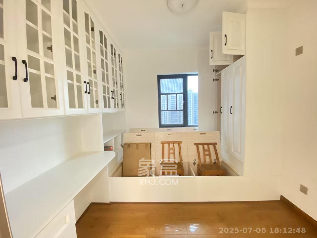 达美D6区  4室2厅2卫   3500.00元/月室内图