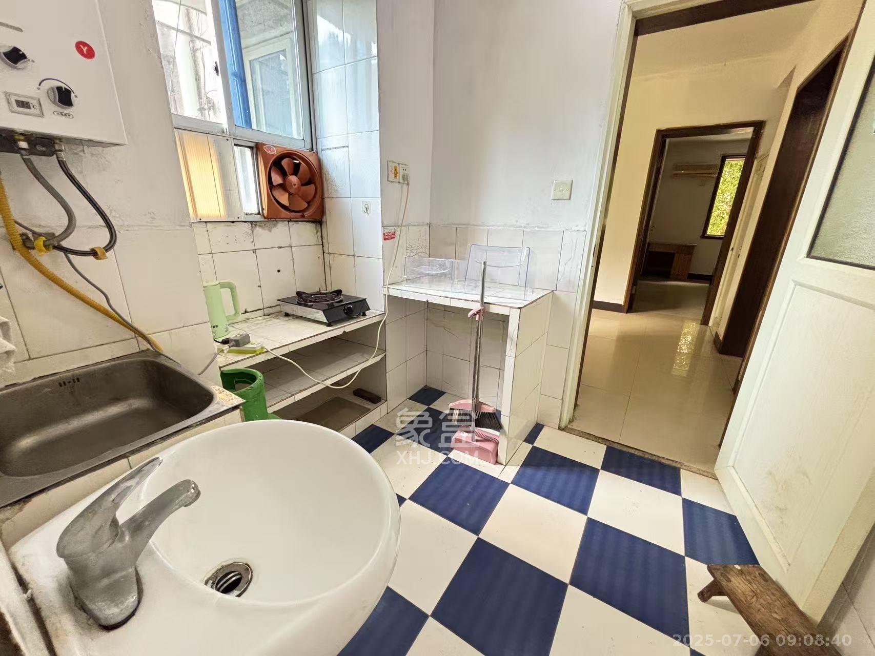 桂花路铁建宿舍  2室1厅1卫    1500.0元/月 桂花路铁建宿舍  2室1厅1卫    1500.0元/月室内图