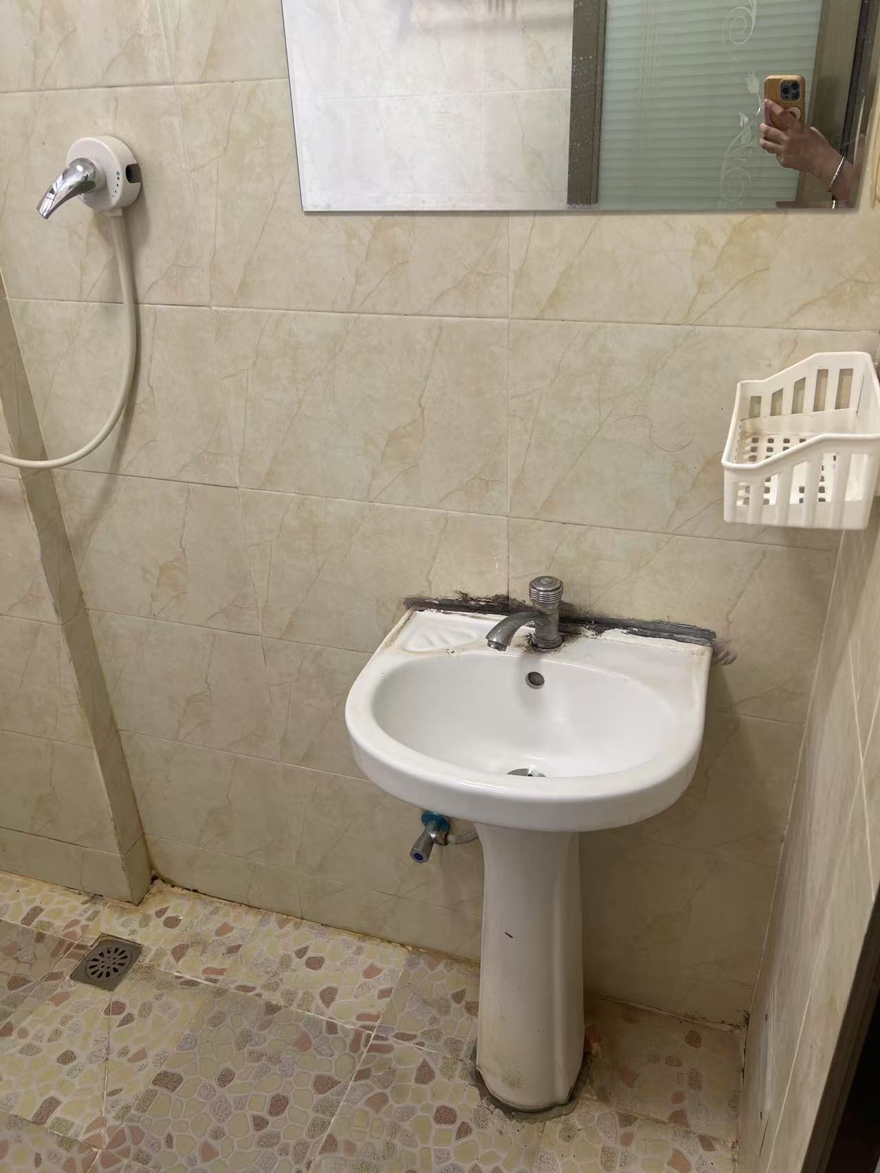 滨河华庭  1室2厅1卫   1600.00元/月室内图