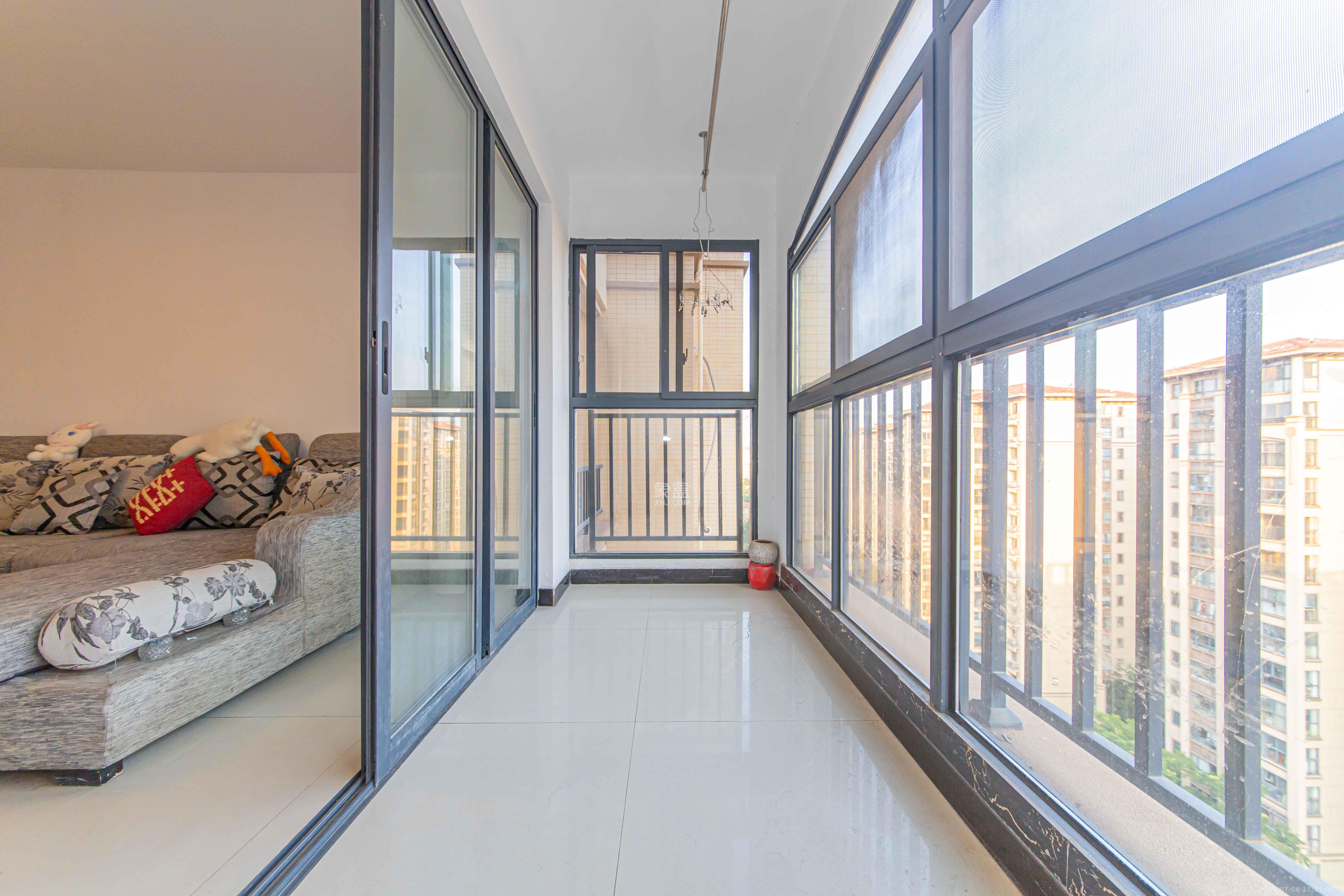 中建芙蓉嘉苑 3室2厅1卫 95.0万 中建芙蓉嘉苑 3室2厅1卫 95.0万阳台