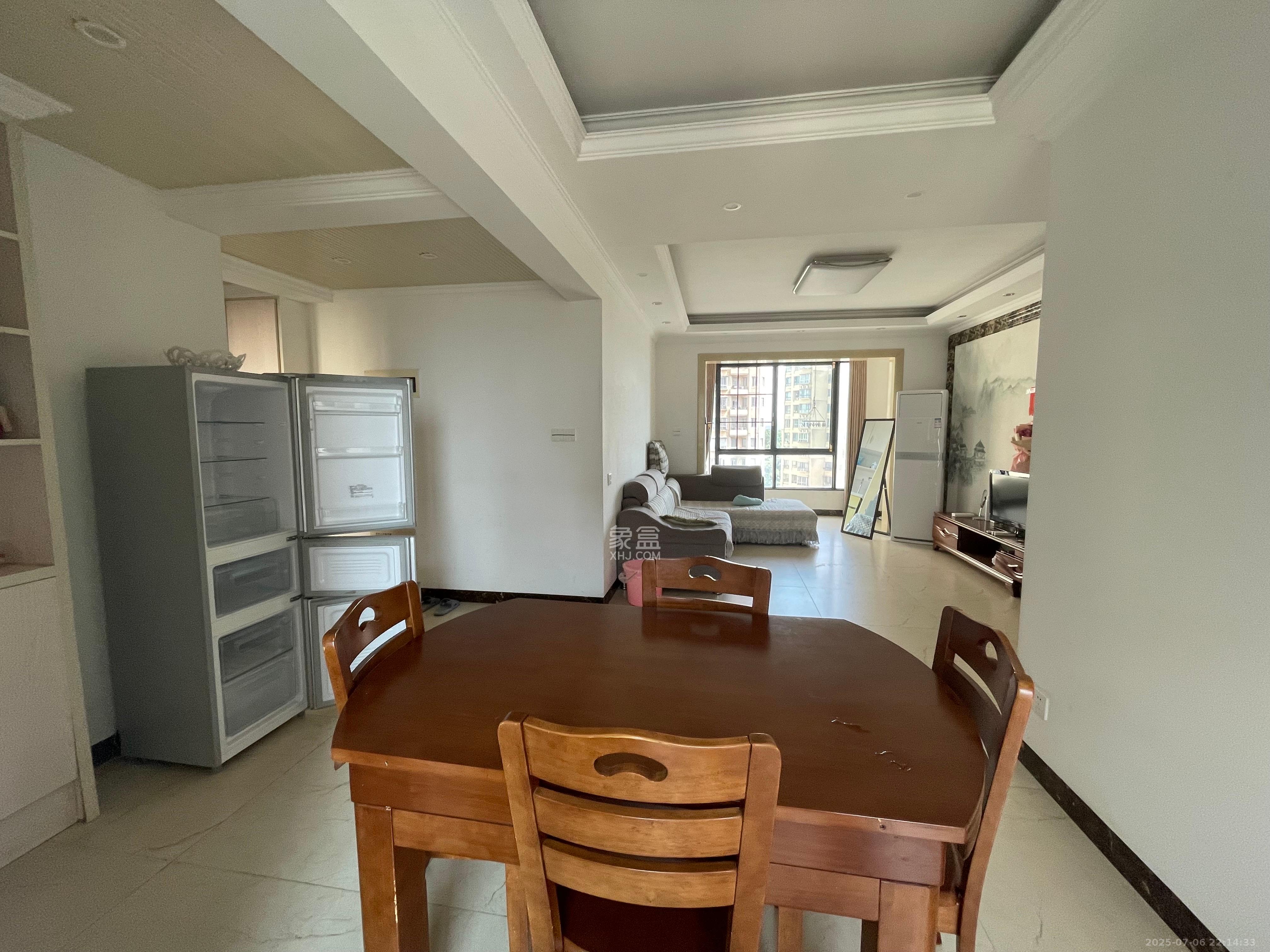 钱隆世家 3室2厅2卫 2300.0元/月 钱隆世家 3室2厅2卫 2300.0元/月室内图