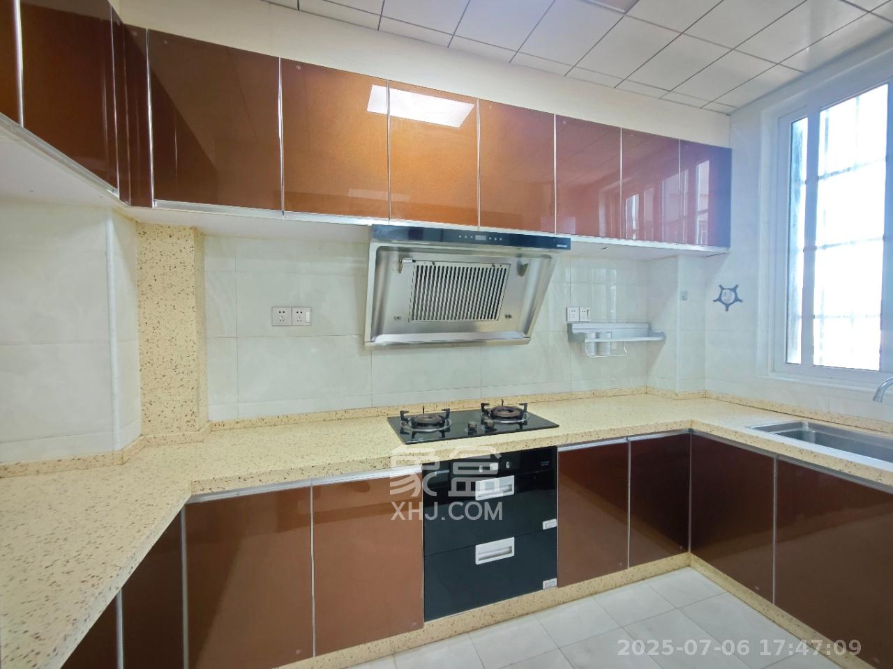 嘉顺苑 3室2厅2卫 2700.0元/月 嘉顺苑 3室2厅2卫 2700.0元/月室内图