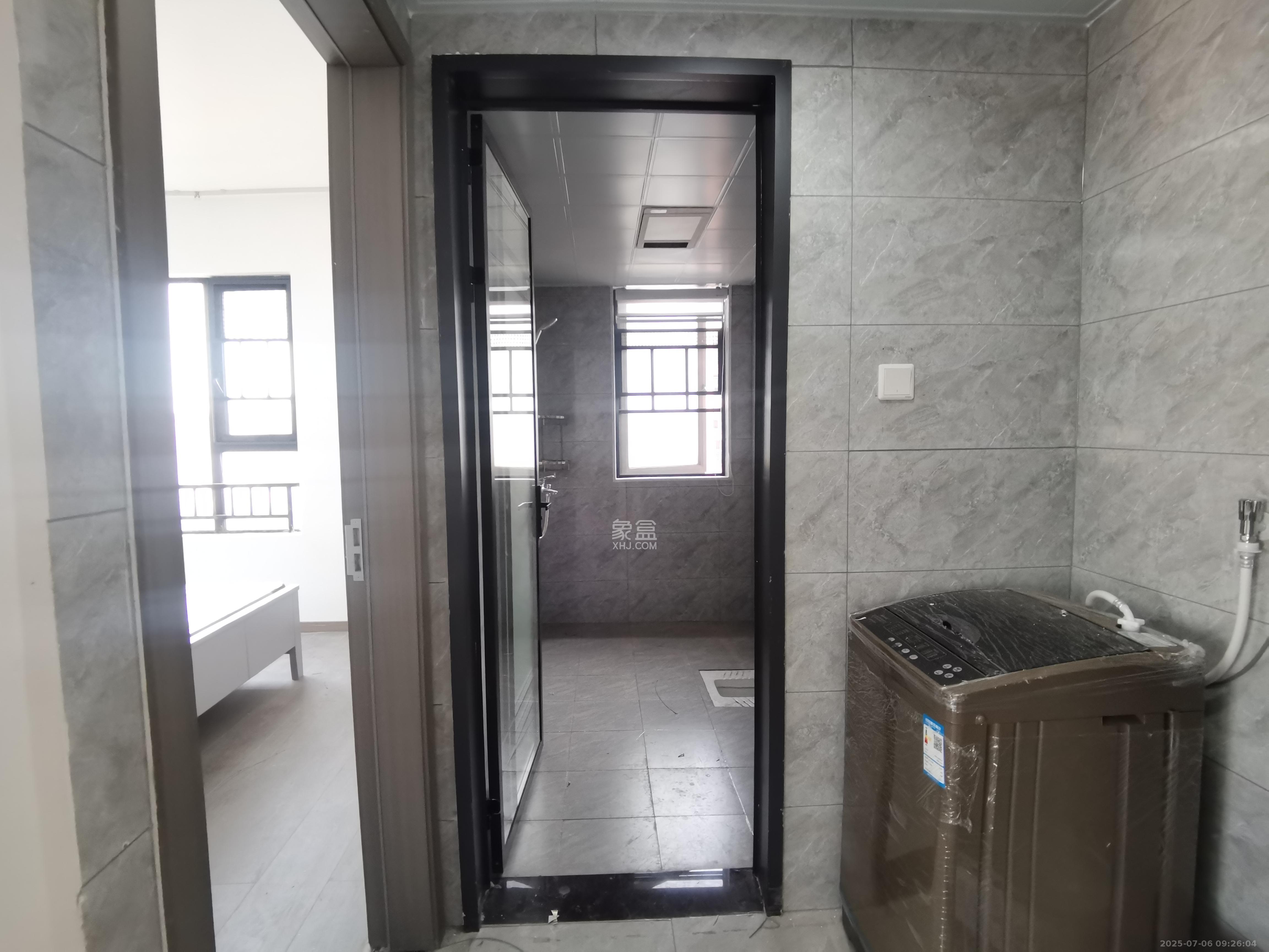 三一街区  4室2厅2卫   3000.00元/月室内图