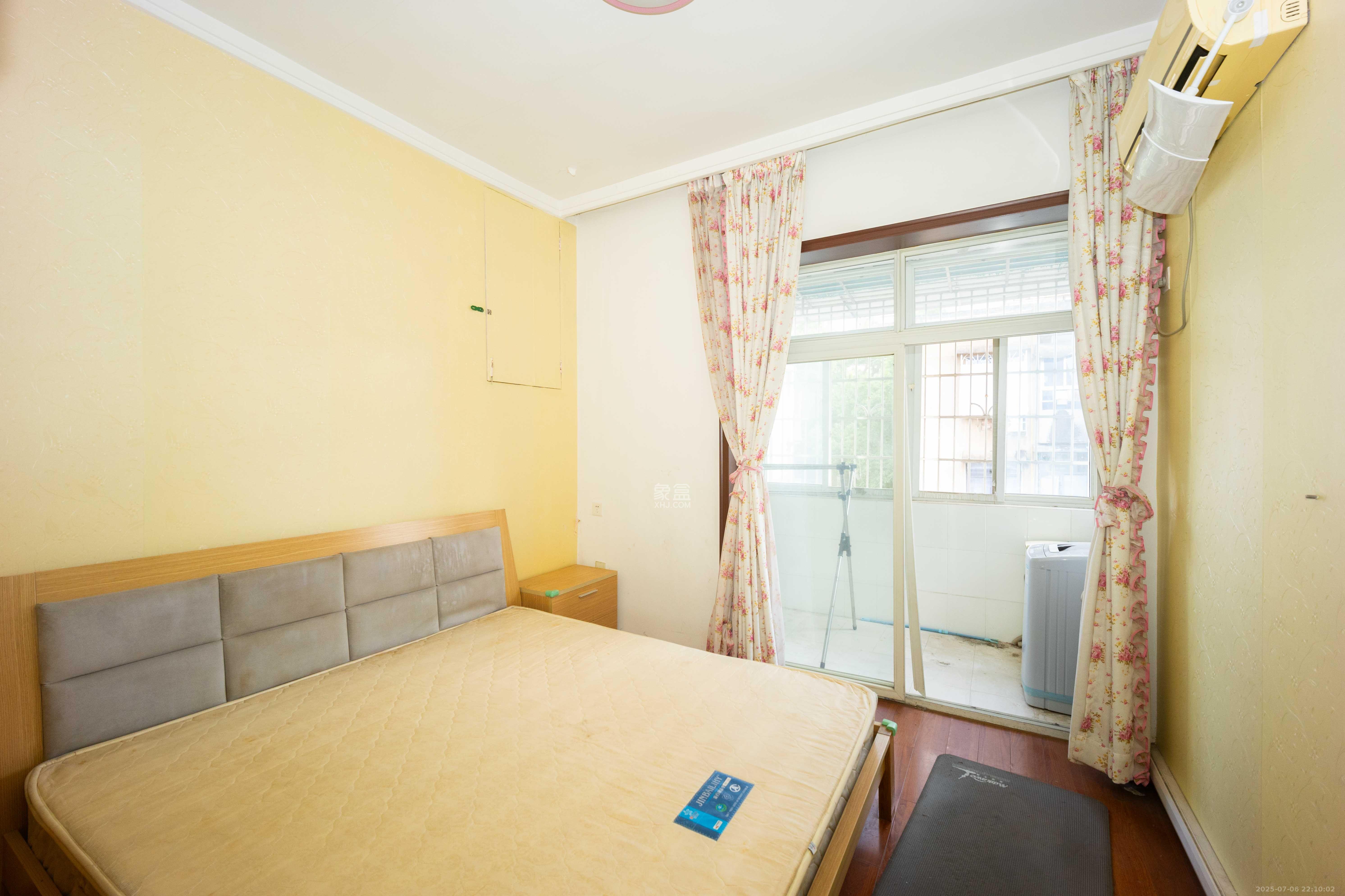 湘农桥社区 2室1厅1卫 1400.0元/月 湘农桥社区 2室1厅1卫 1400.0元/月室内图