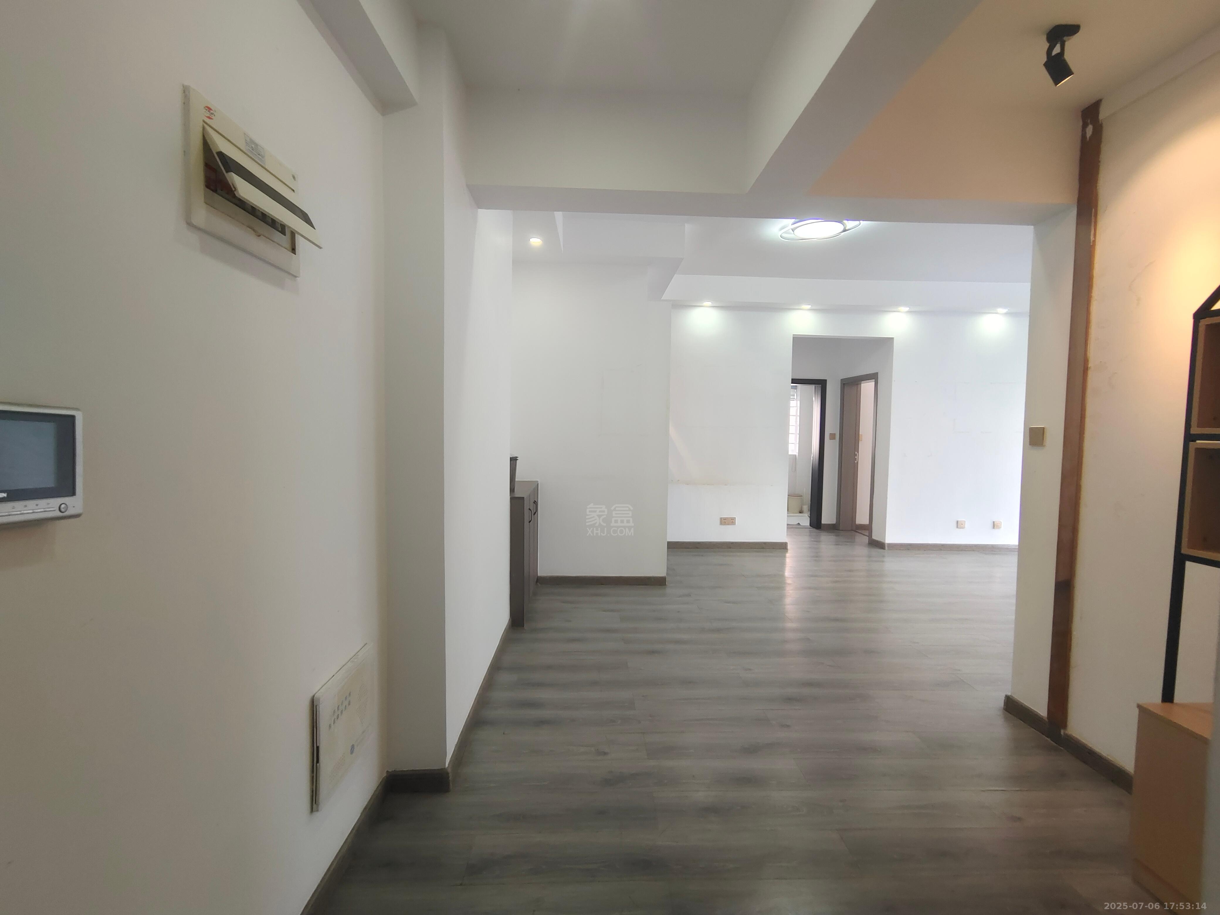 流金岁月-华晨国际 2室2厅1卫 2000.0元/月 流金岁月-华晨国际 2室2厅1卫 2000.0元/月室内图