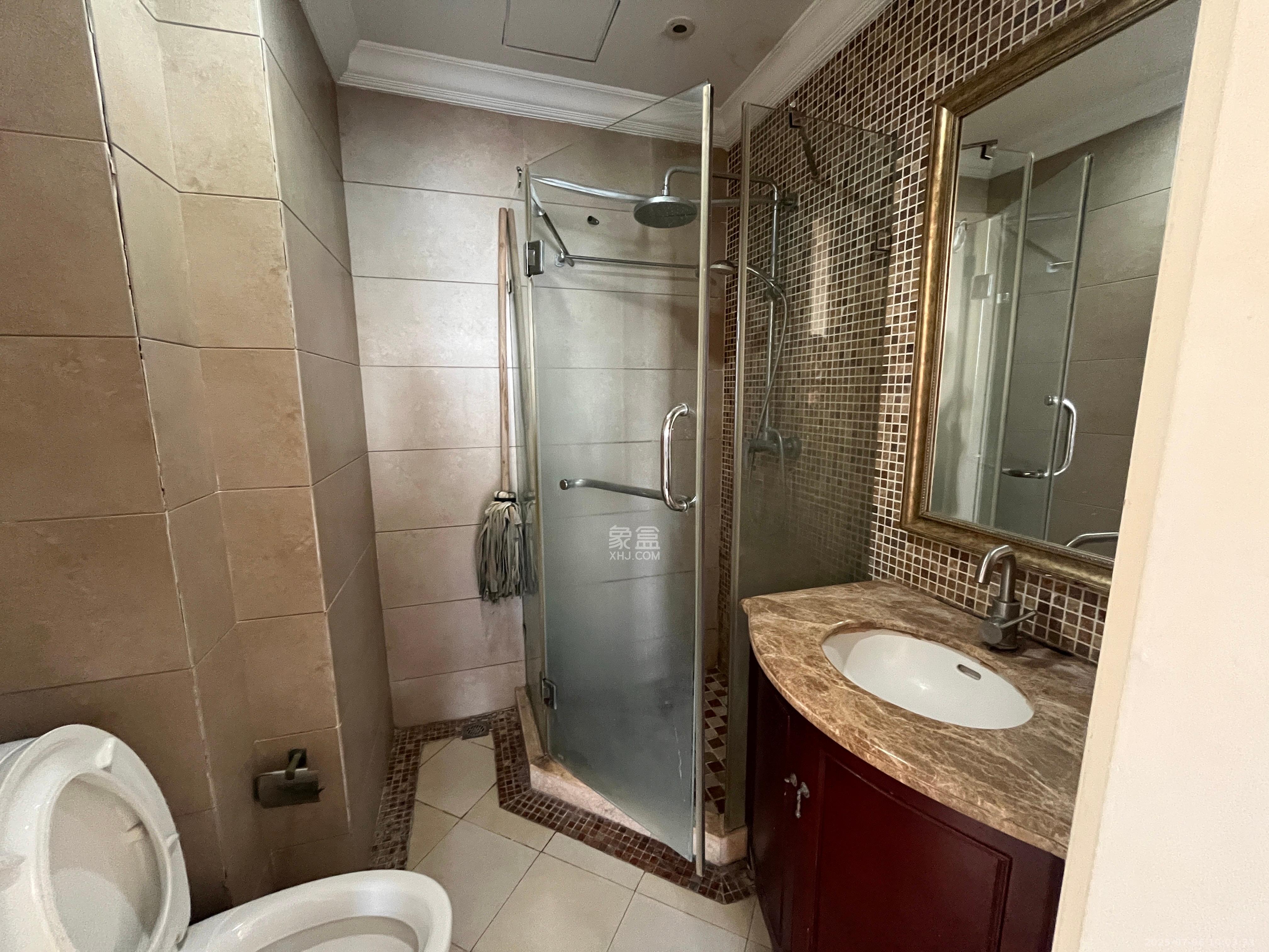 郡原广场 1室0厅0卫 2400.0元/月 郡原广场 1室0厅0卫 2400.0元/月室内图