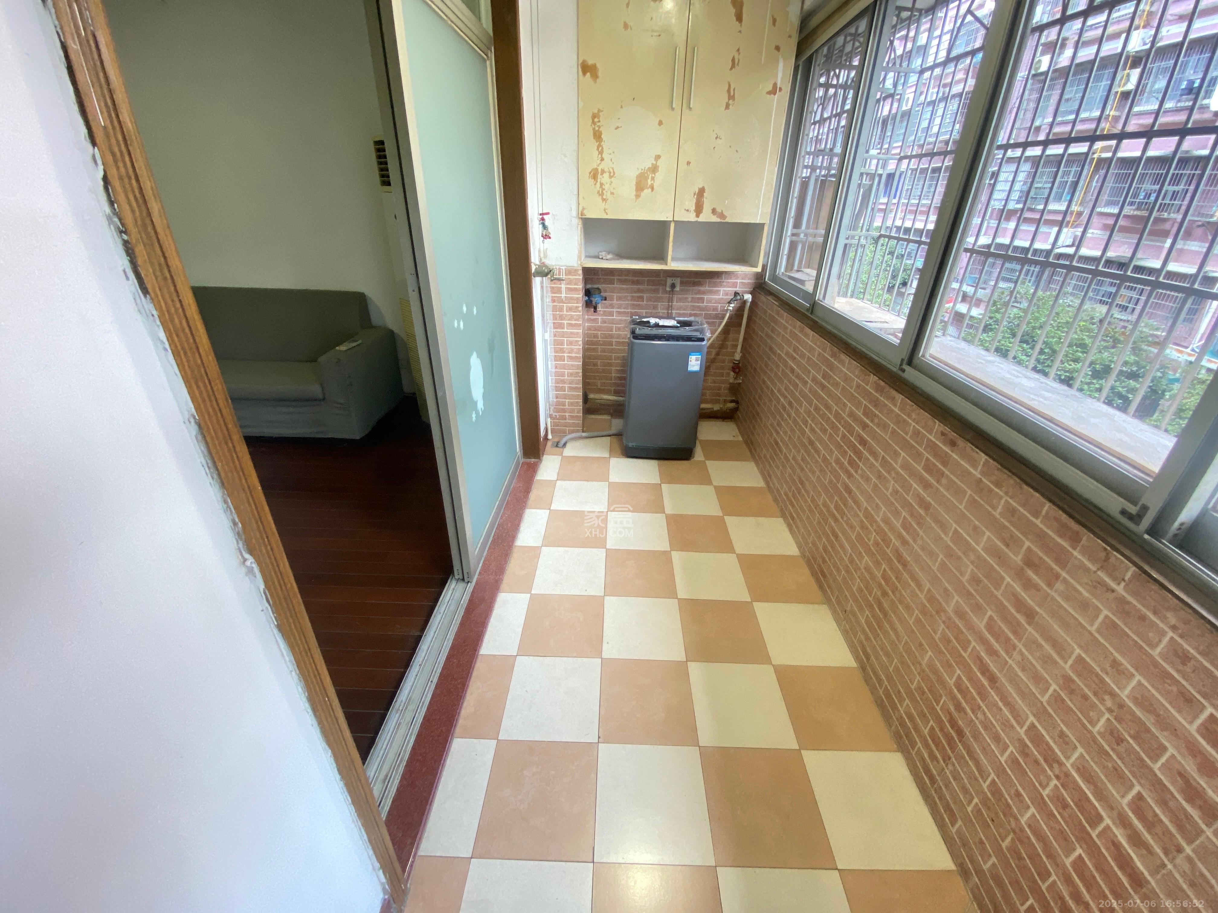 水泵厂宿舍 3室2厅2卫 2000.0元/月 水泵厂宿舍 3室2厅2卫 2000.0元/月室内图