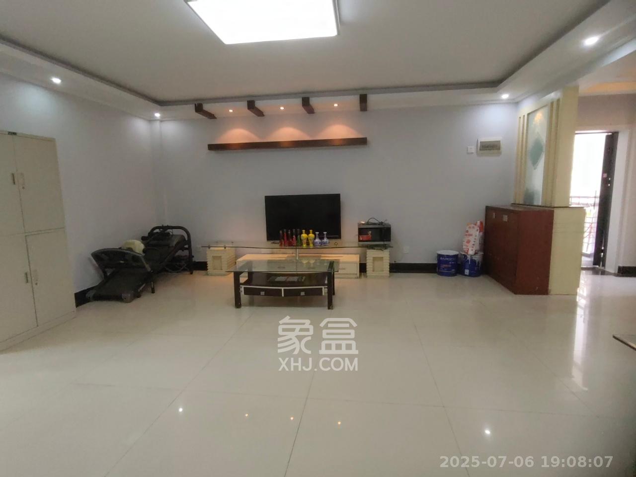 泰禹公馆 3室2厅1卫 2100.0元/月 泰禹公馆 3室2厅1卫 2100.0元/月室内图