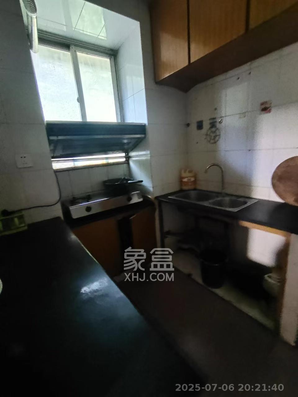 燕山街社区  3室1厅1卫   2200.00元/月室内图