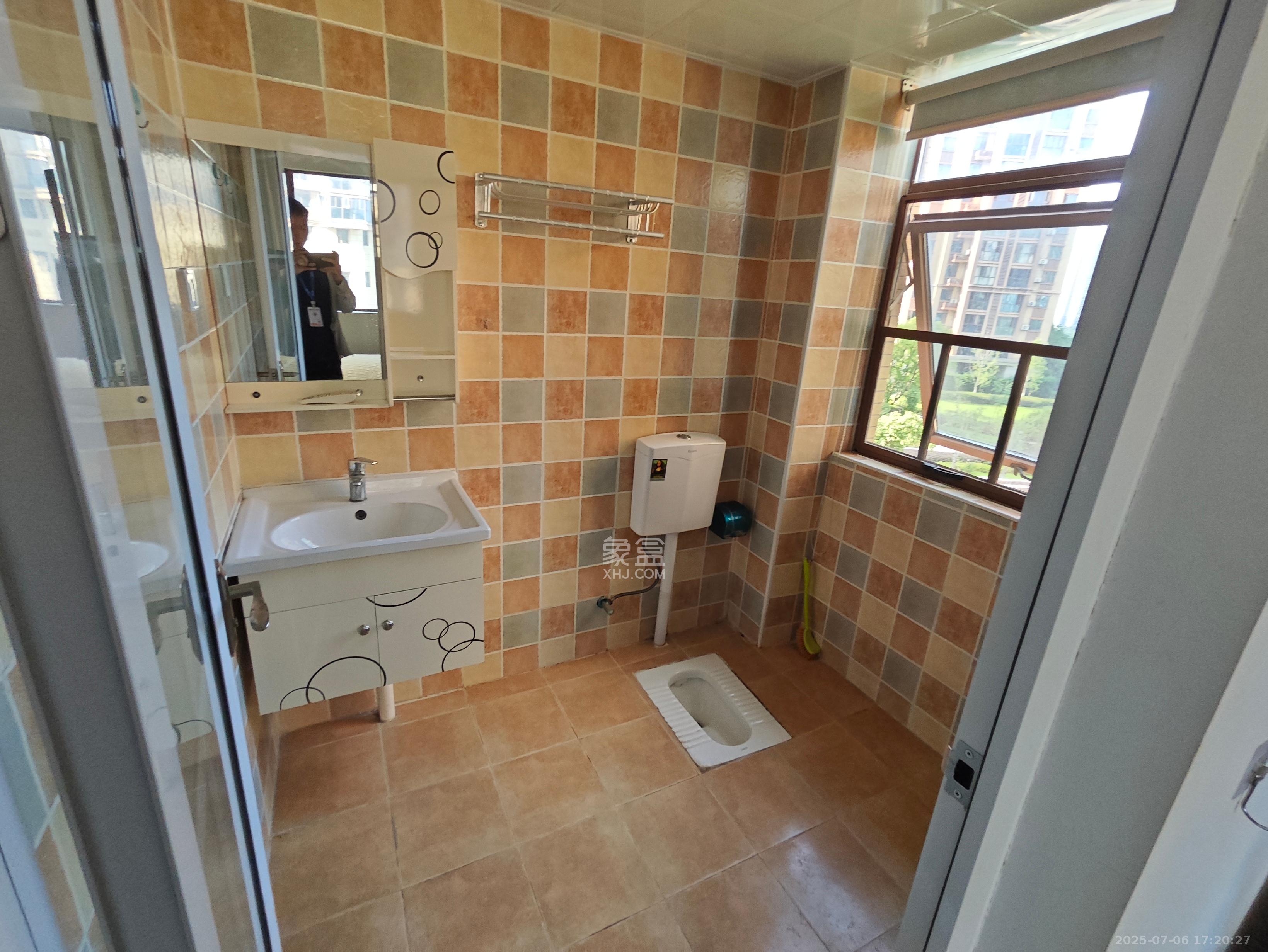 万里时代 4室2厅2卫 3200.0元/月 万里时代 4室2厅2卫 3200.0元/月室内图