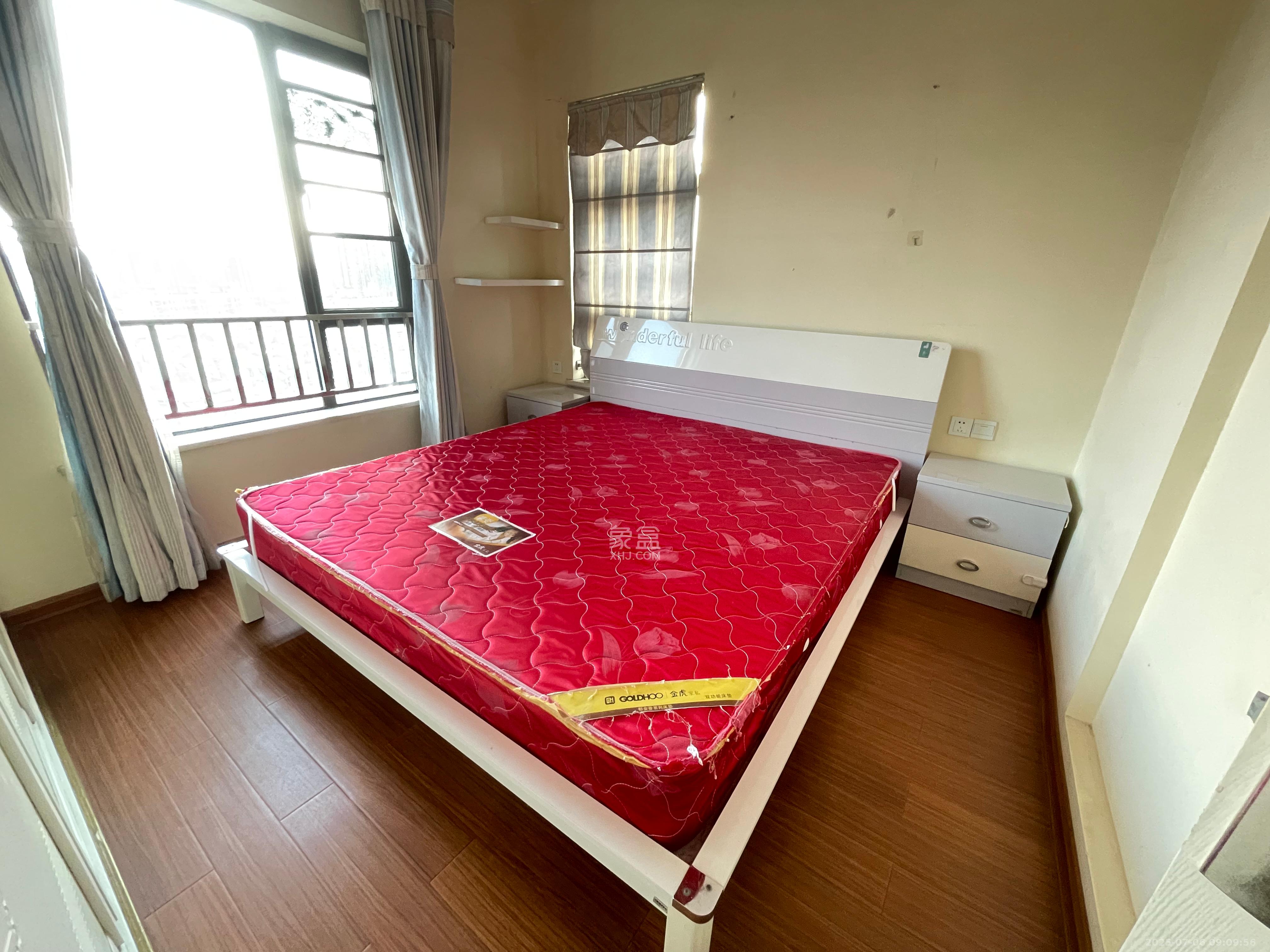万象美域  4室2厅1卫   2000.00元/月室内图