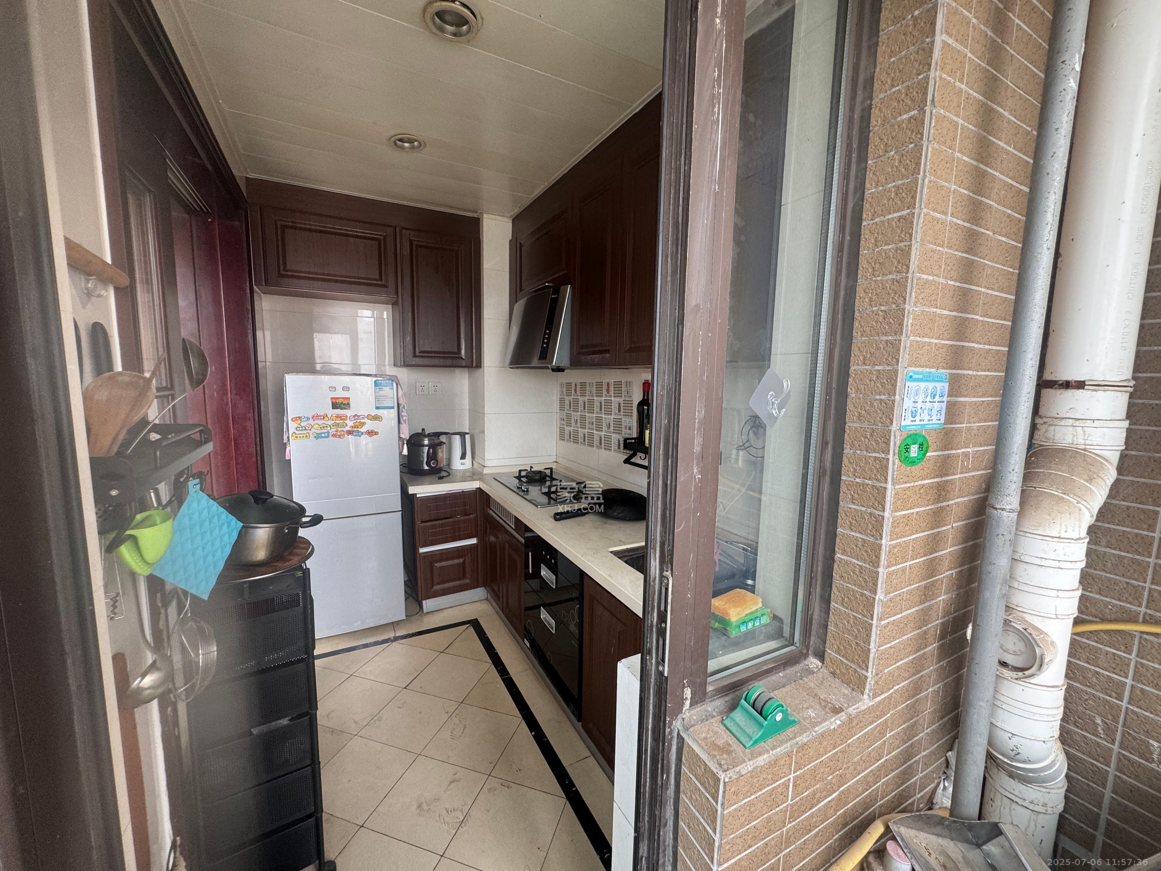 中海国际一期  3室2厅2卫    2000.0元/月 中海国际一期  3室2厅2卫    2000.0元/月室内图