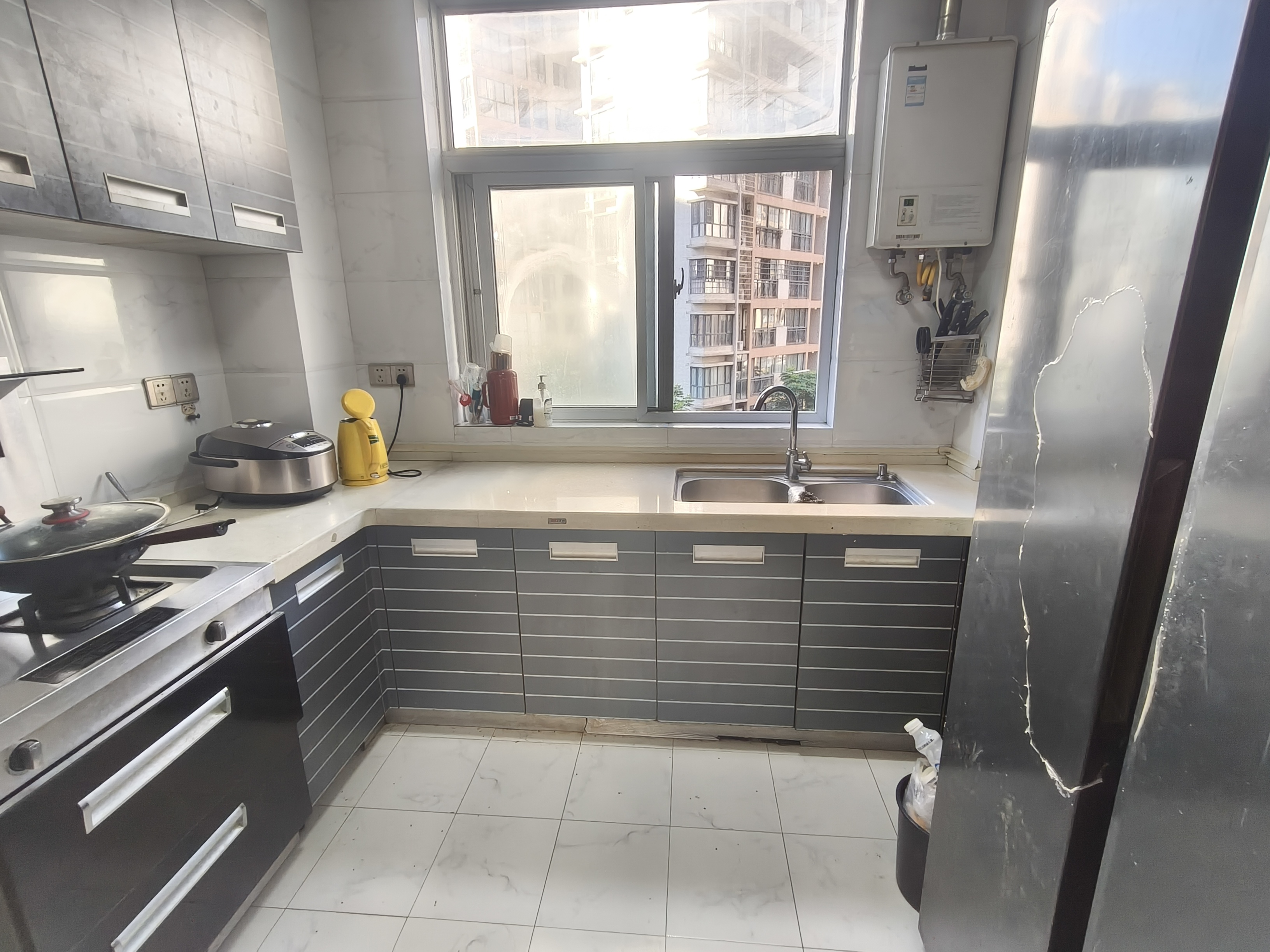 高盛澧园一二期  3室2厅2卫    75.0万 高盛澧园一二期  3室2厅2卫    75.0万厨房