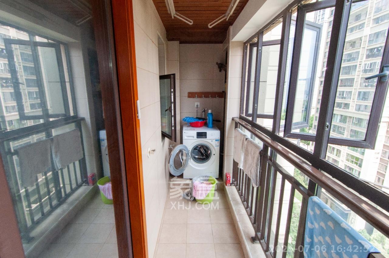 卓越浅水湾  4室2厅2卫   4000.00元/月室内图