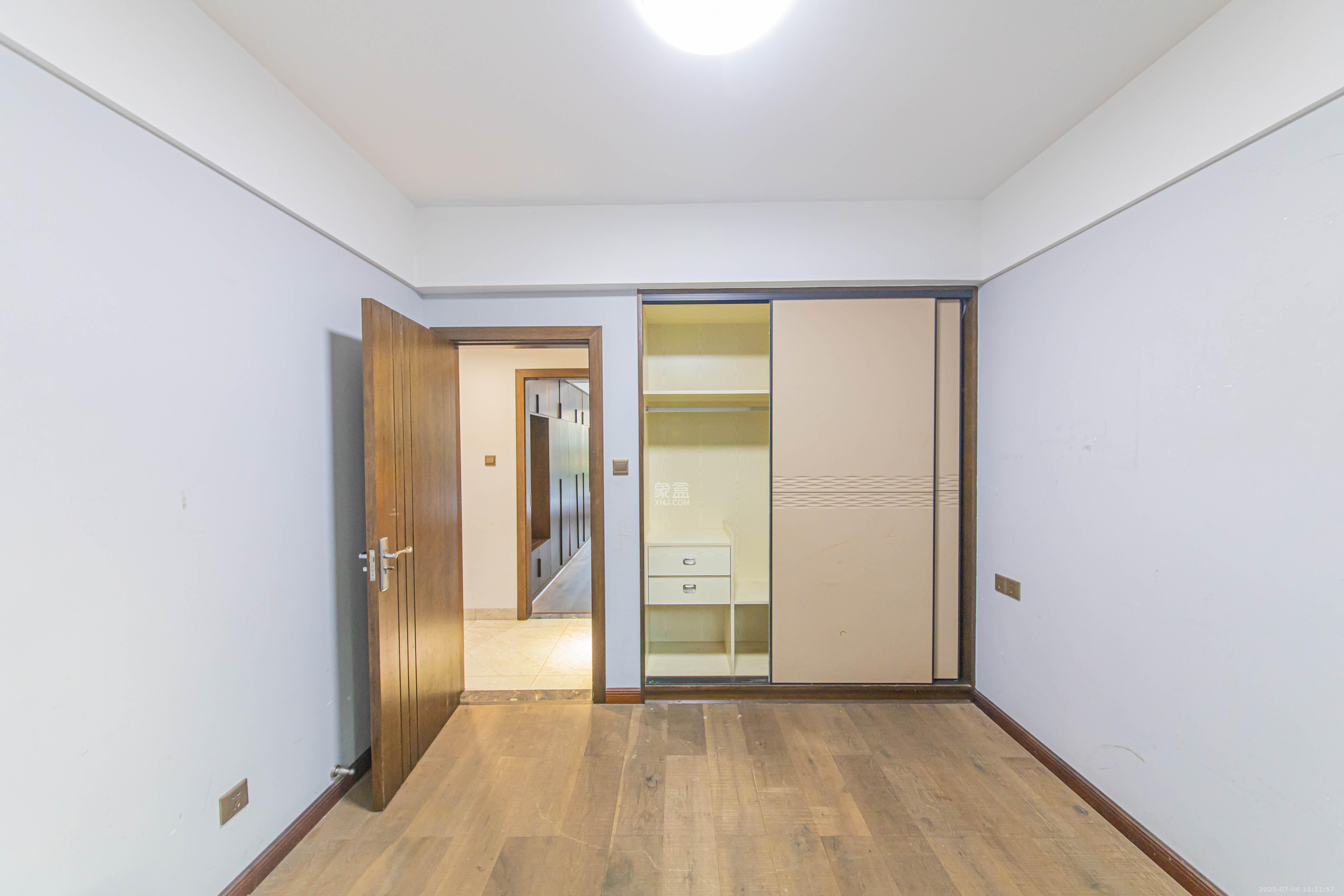 中建芙蓉嘉苑  4室2厅2卫   135.00万卧室