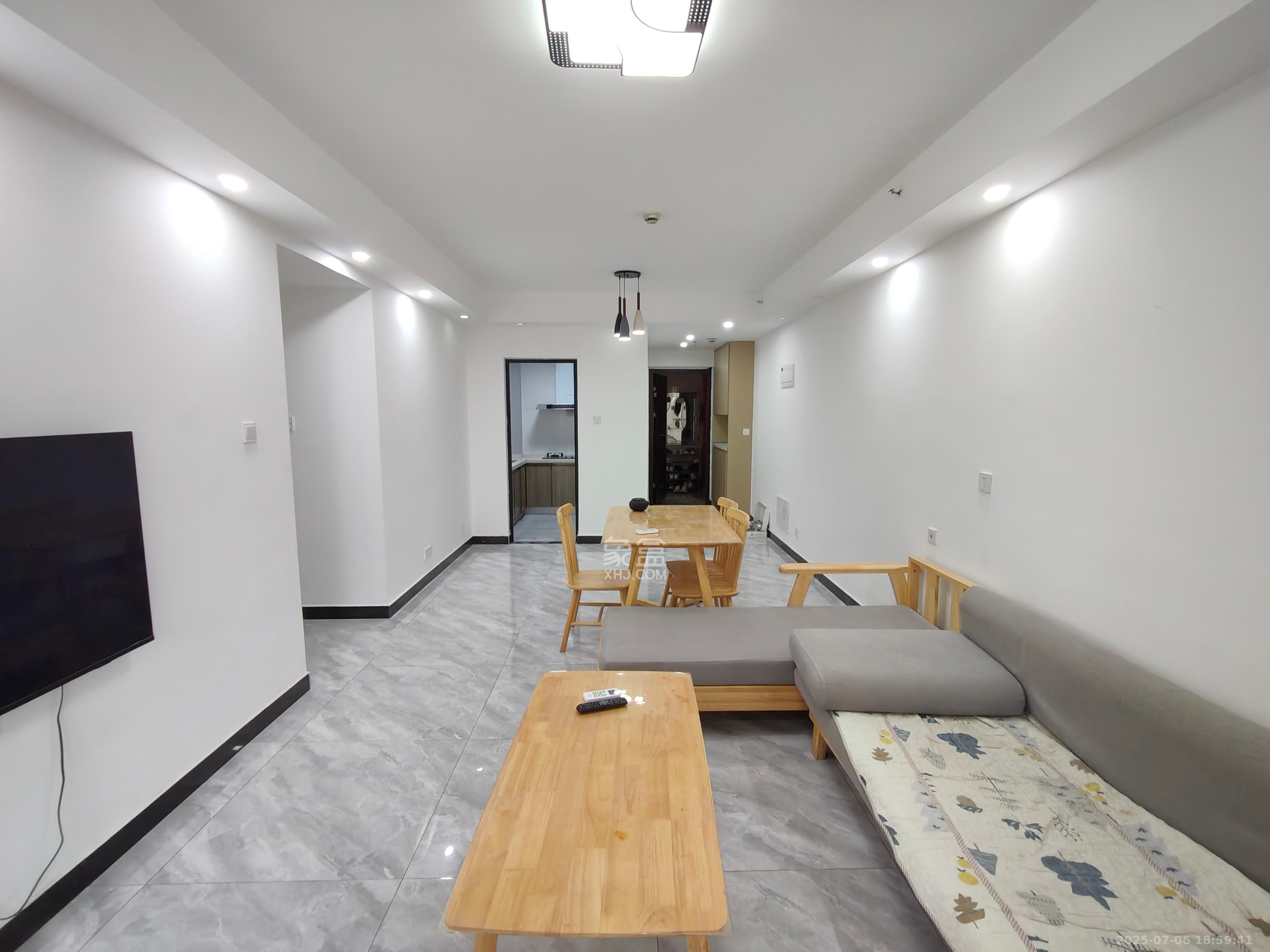南山梅溪一方  3室2厅2卫   2600.00元/月室内图1