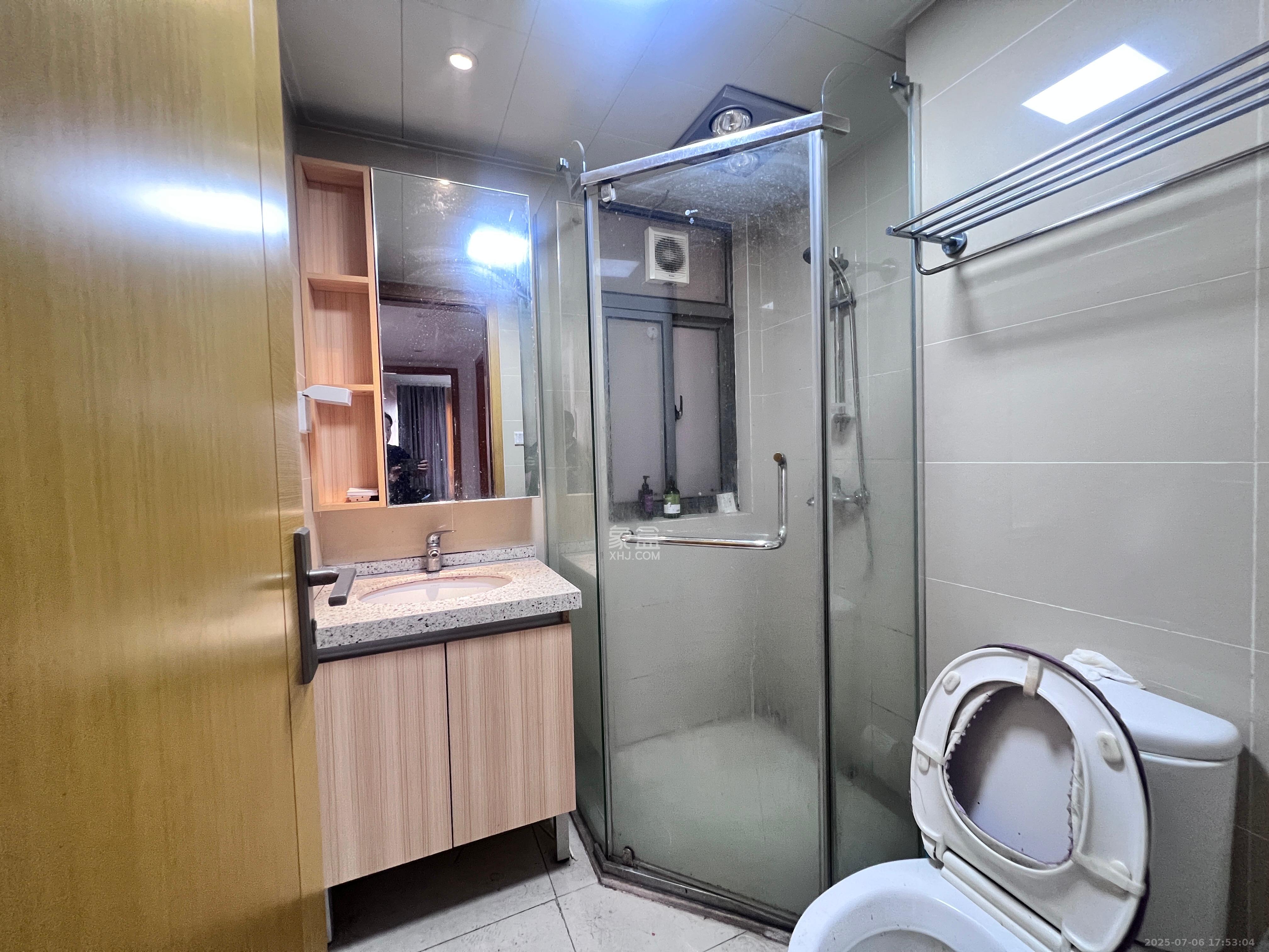 珠江郦城公园1号  3室2厅1卫    2000.0元/月 珠江郦城公园1号  3室2厅1卫    2000.0元/月室内图